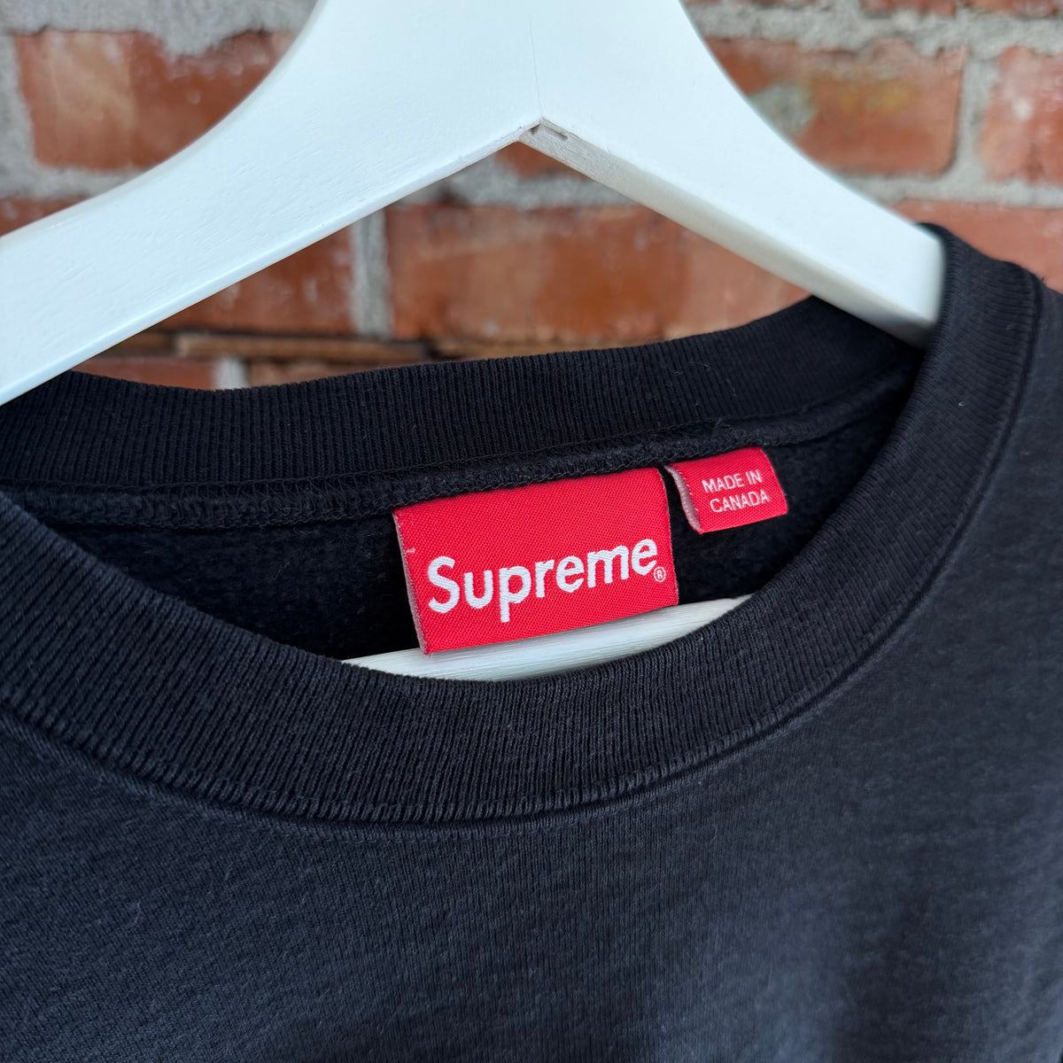 SUPREME FW22 BOX LOGO CREWNECK ‘BLACK/RED’
