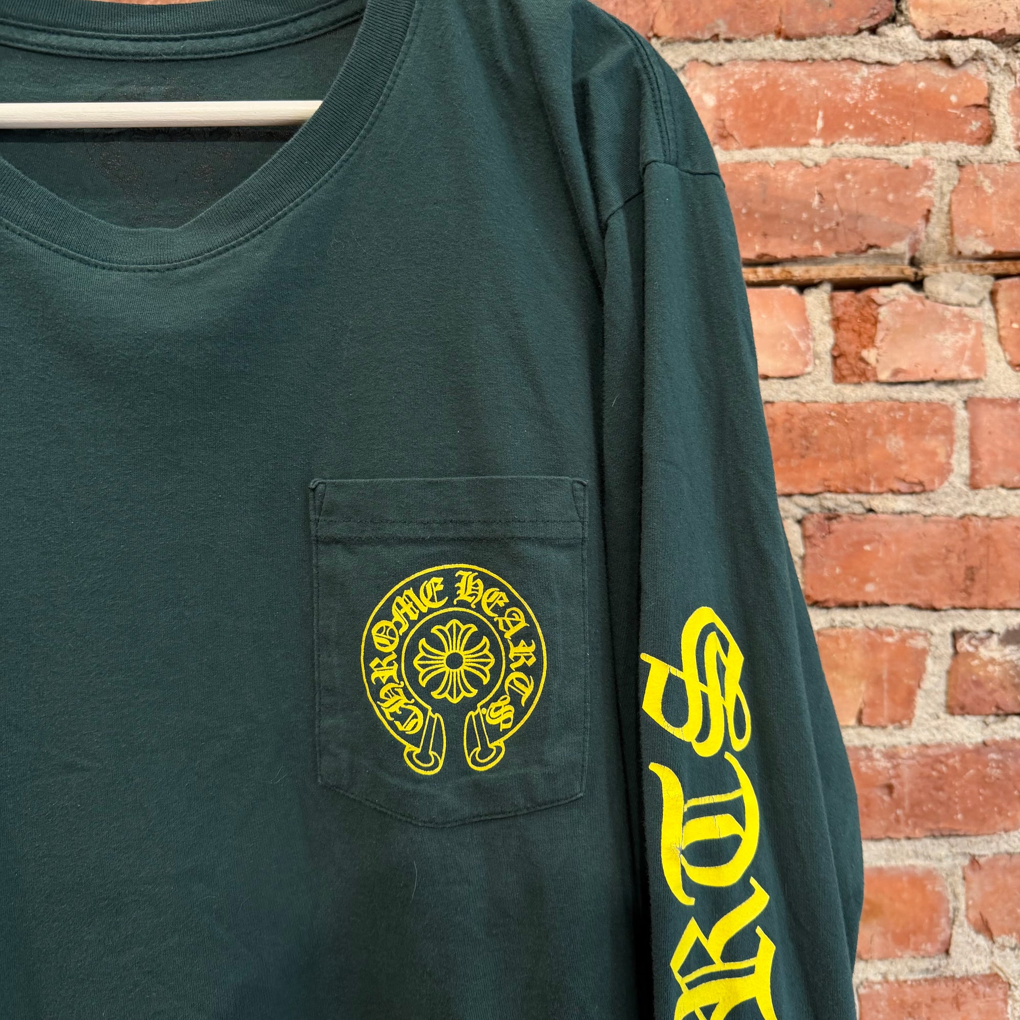 CHROME HEARTS HORSESHOE POCKET LONGSLEEVE ‘FOREST/NEON’
