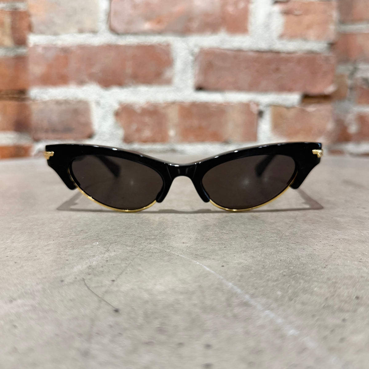 BOTTEGA VENETA BV1431S CAT-EYE SUNGLASSES ‘BLACK’