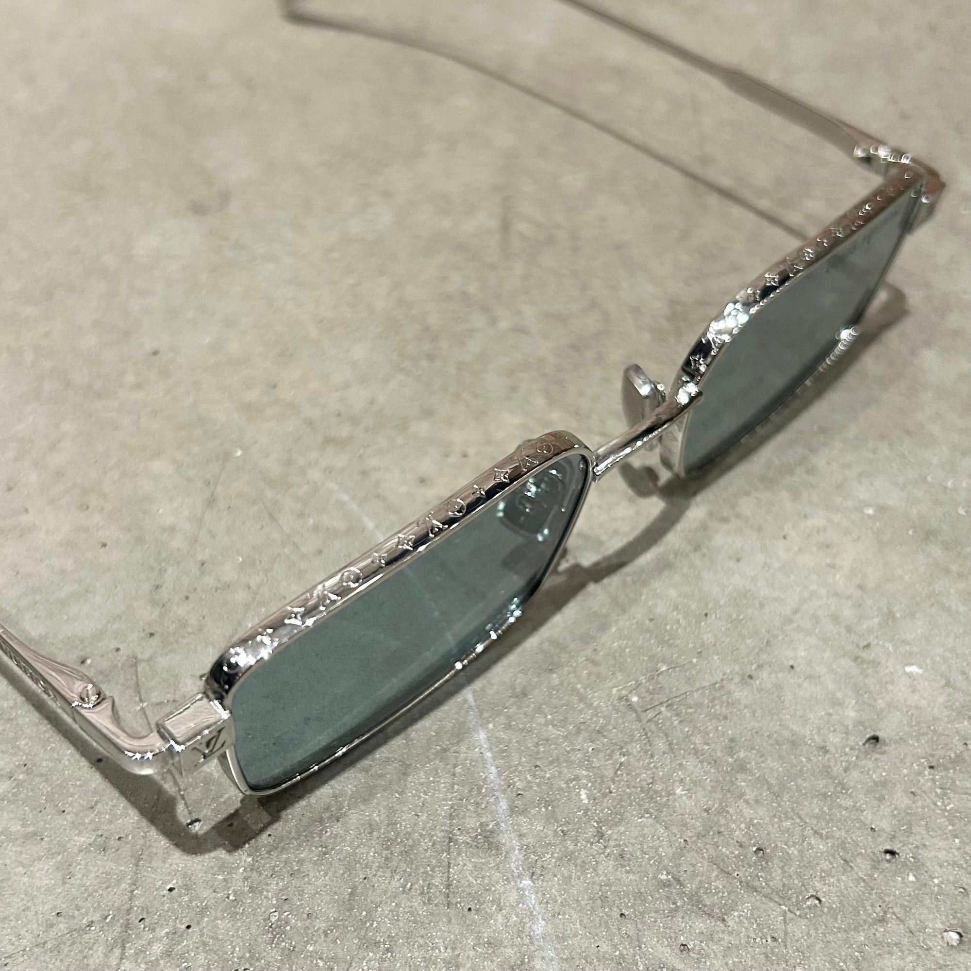 LOUIS VUITTON PURE SQUARE S00 SUNGLASSES ‘SILVER’