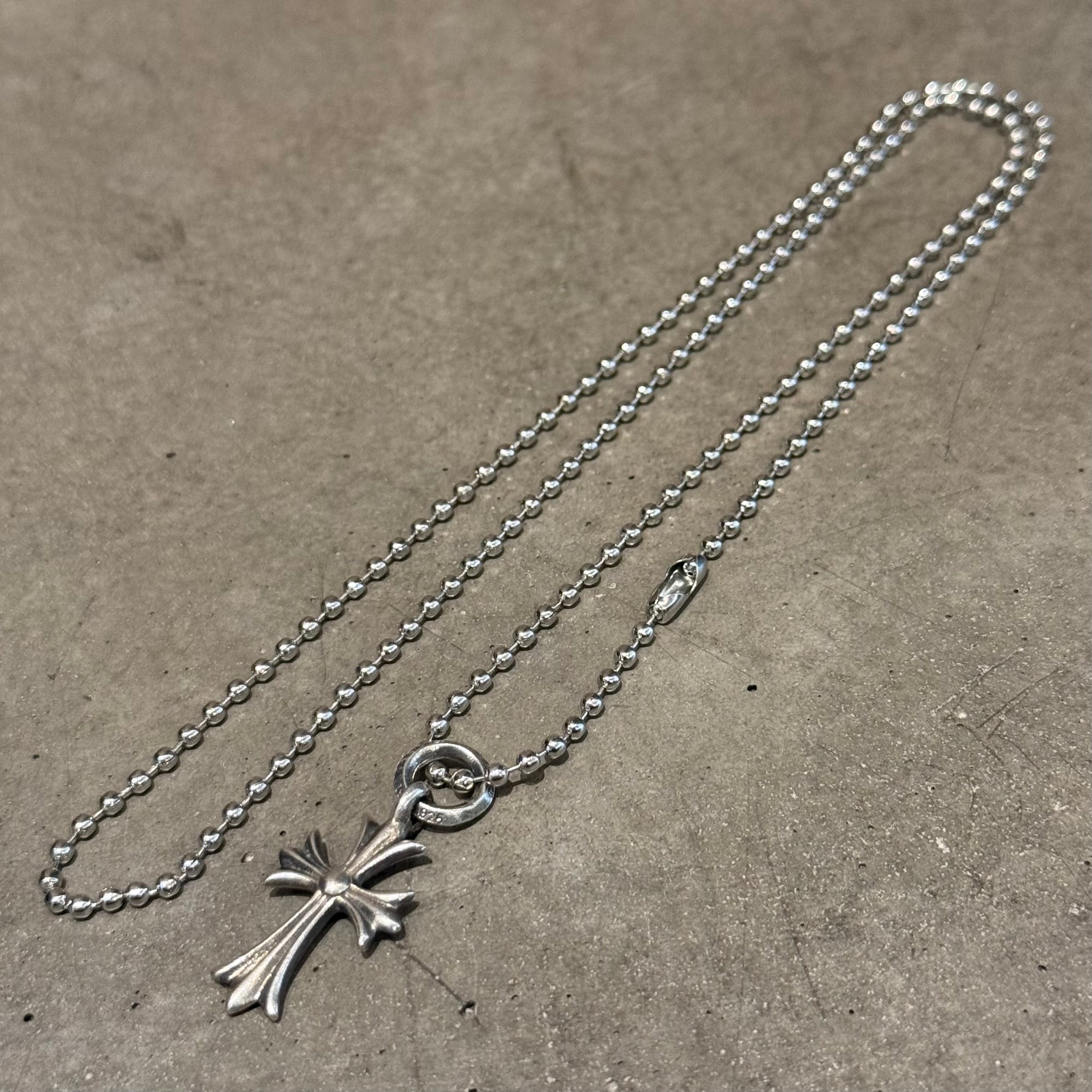 CHROME HEARTS TINY CROSS NECKLACE ‘SILVER’