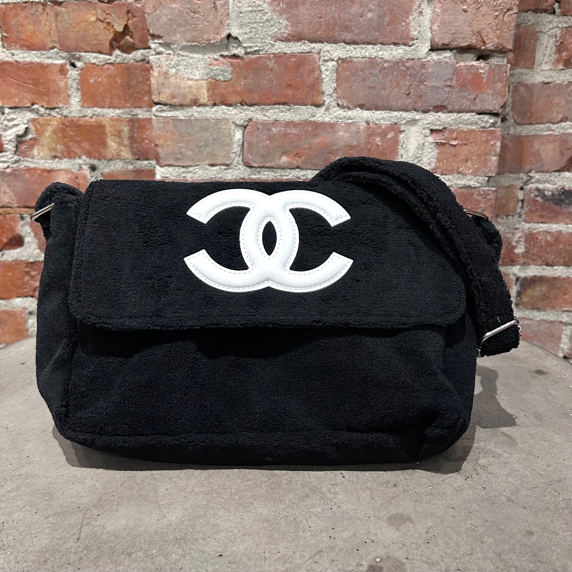 CHANEL VIP EXCLUSIVE CROSSBODY BAG ’BLACK/WHITE’