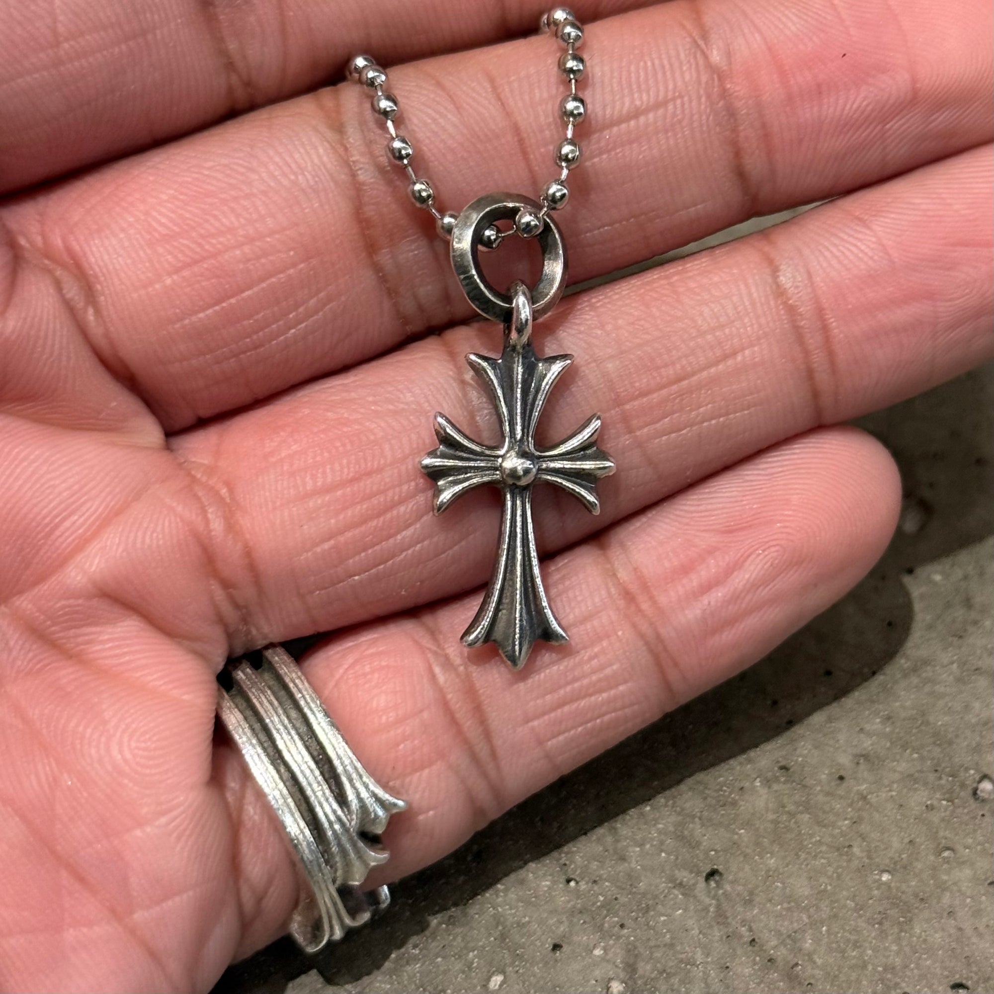 CHROME HEARTS TINY CROSS NECKLACE ‘SILVER’