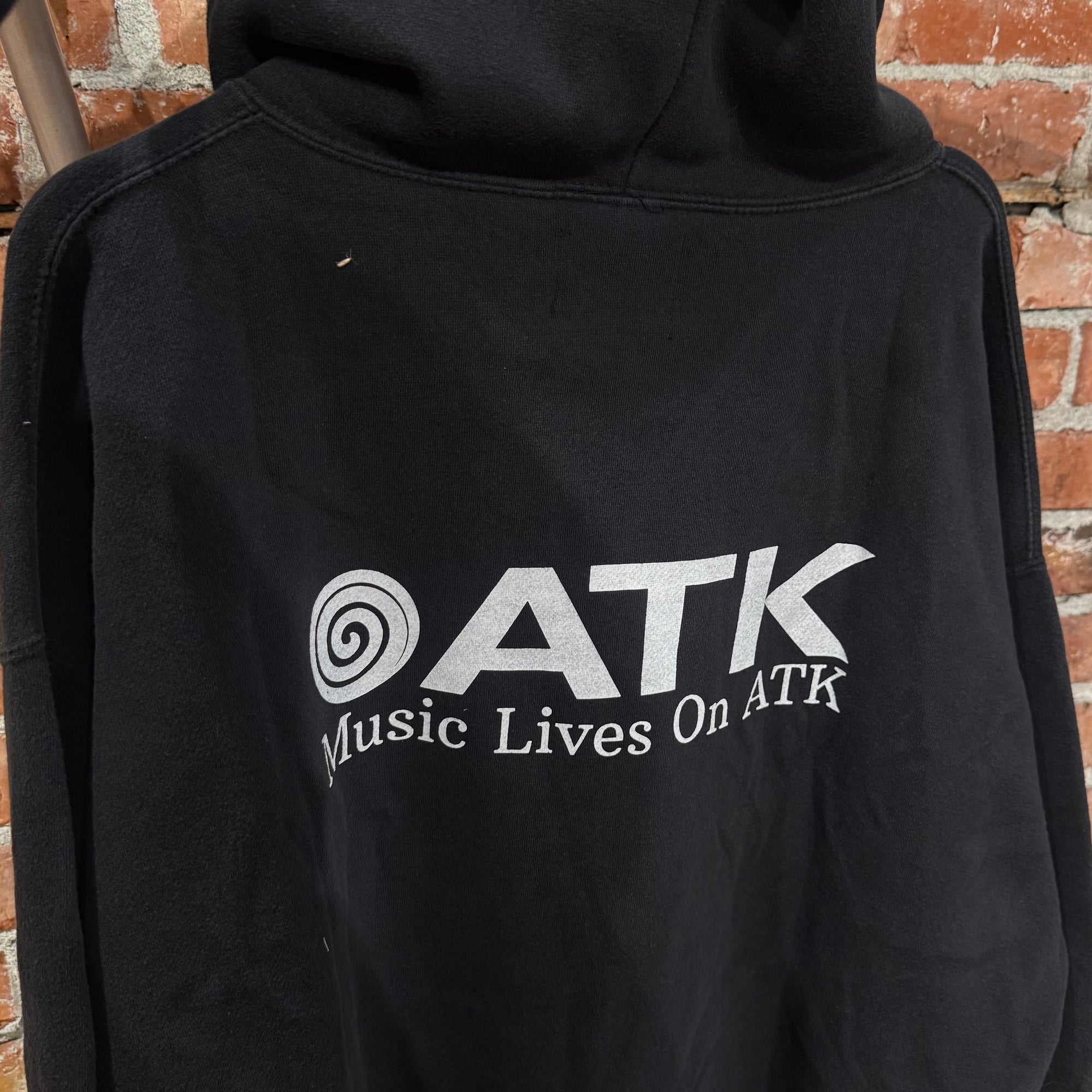 GALLERY DEPT. MUSIC LIVES ON ATK HOODIE ‘BLACK’