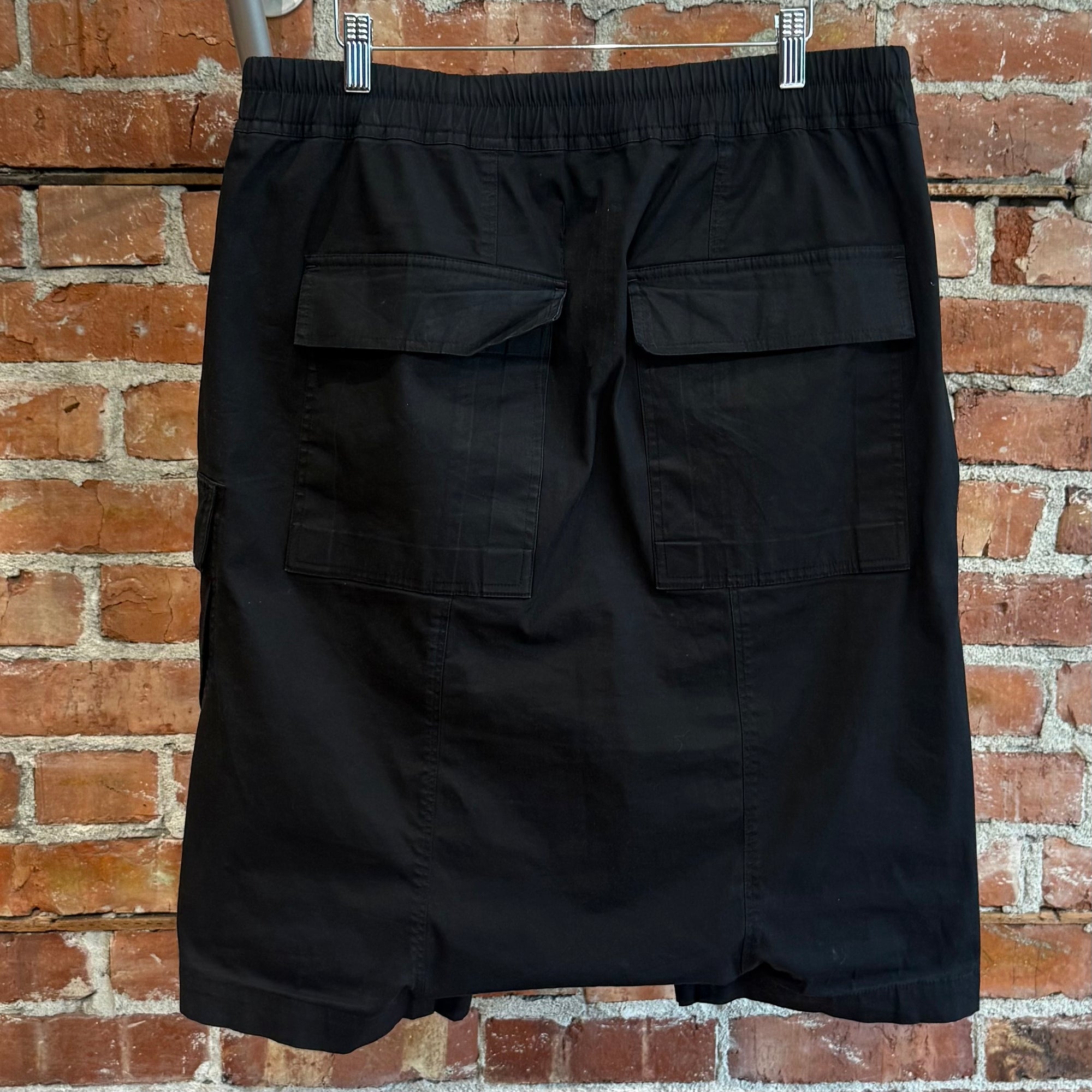 RICK OWENS FW18 SISYPHUS POD CARGO SHORTS ‘BLACK’