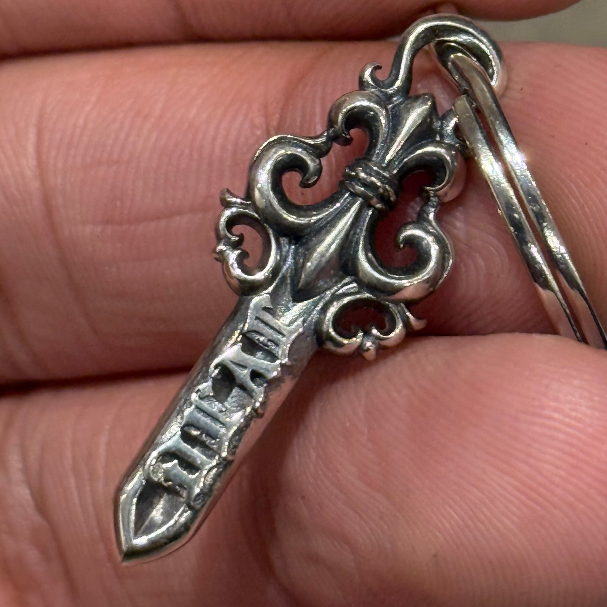 DEAL DESIGN KG CLIP DAGGER KEYCHAIN ‘SILVER’