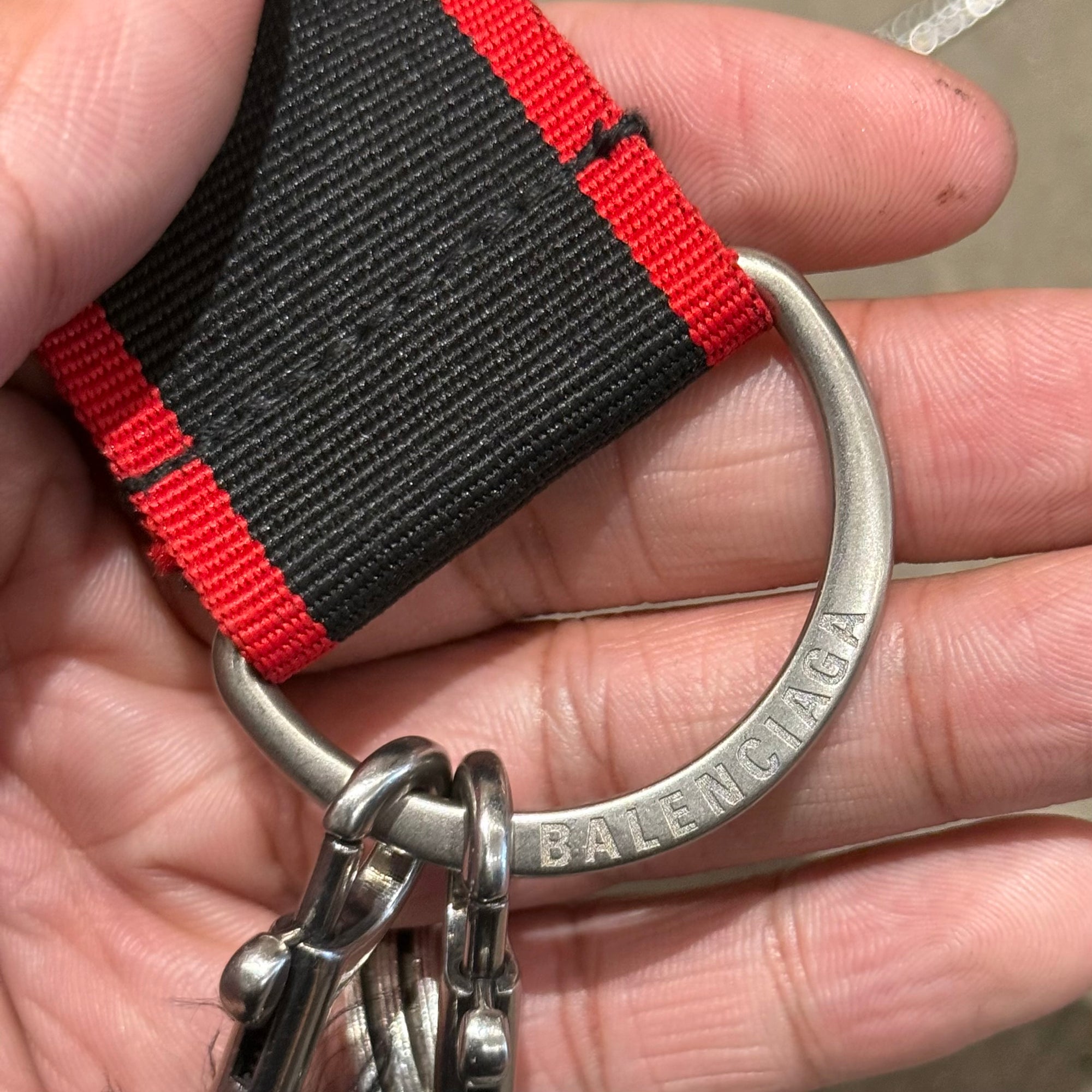 BALENCIAGA HYBRID CAMERA STRAP WALLET CHAIN ‘BLACK/RED’