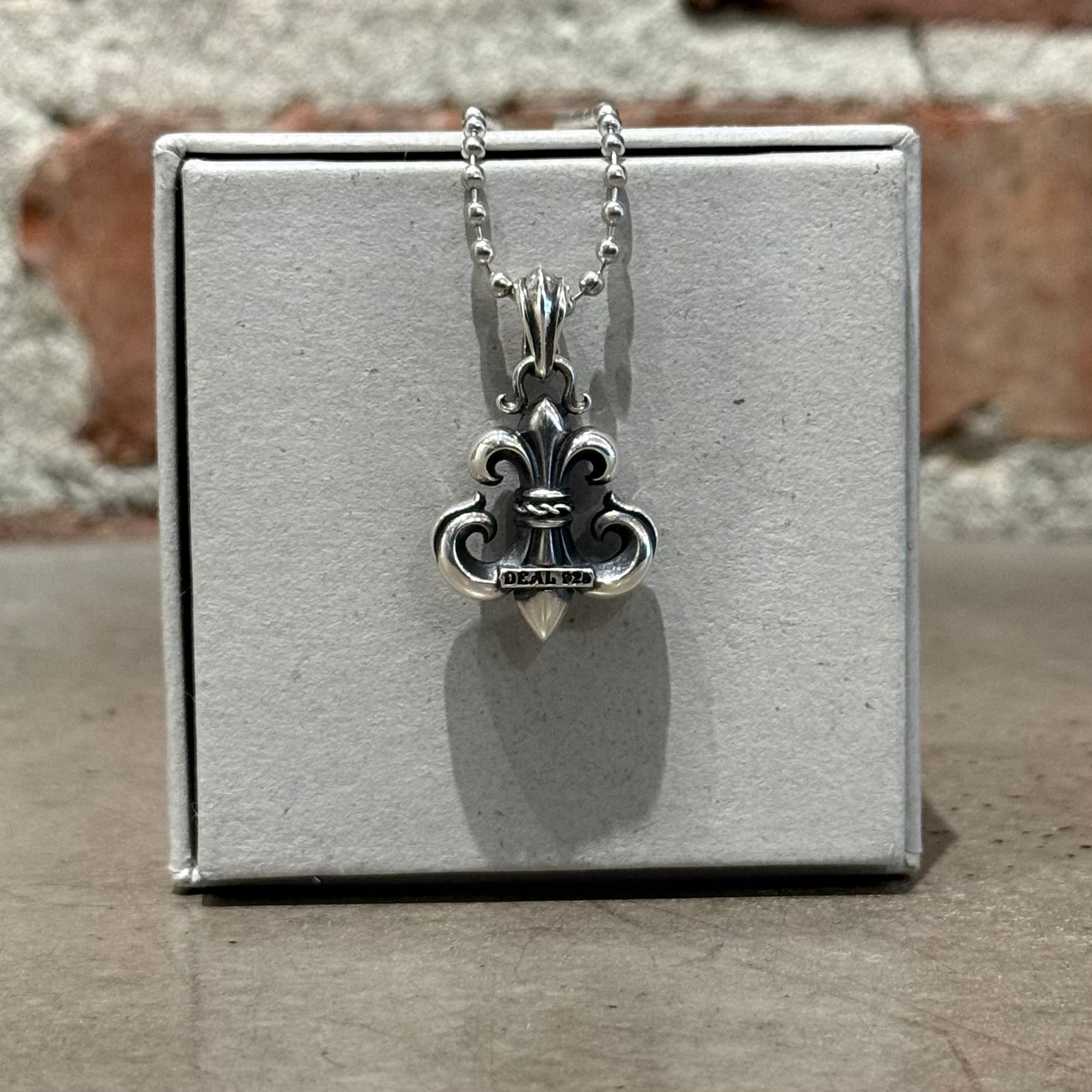 DEAL DESIGN LILY TOP FLEUR NECKLACE ‘SILVER’