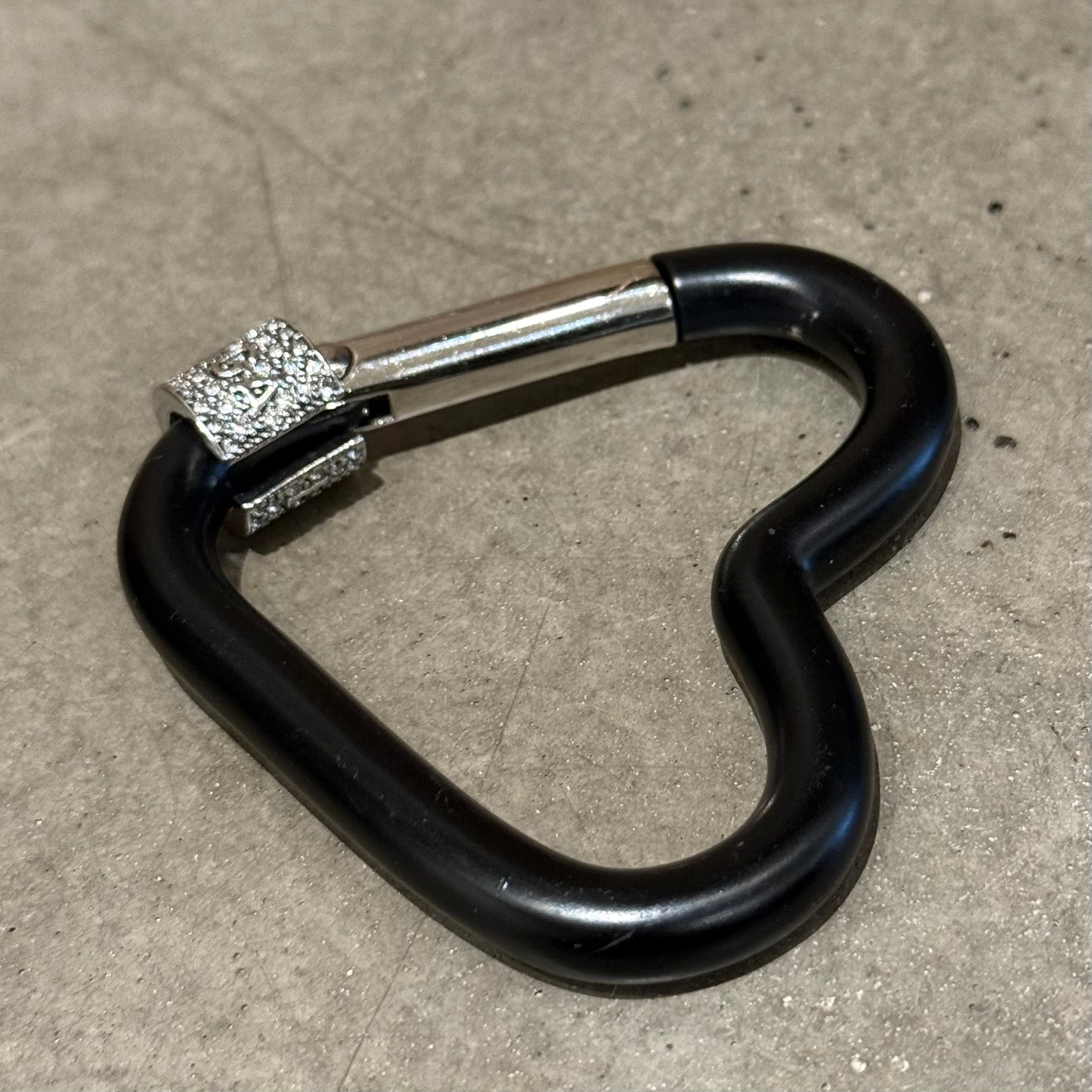 BALENCIAGA LOCKING LOVE HEART CARABINER ‘BLACK’