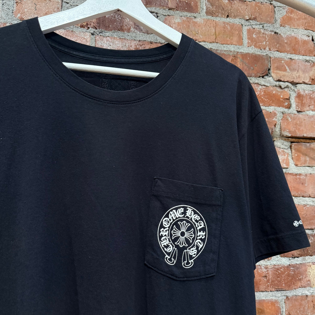 CHROME HEARTS HORSESHOE LOGO POCKET TEE ‘BLACK’