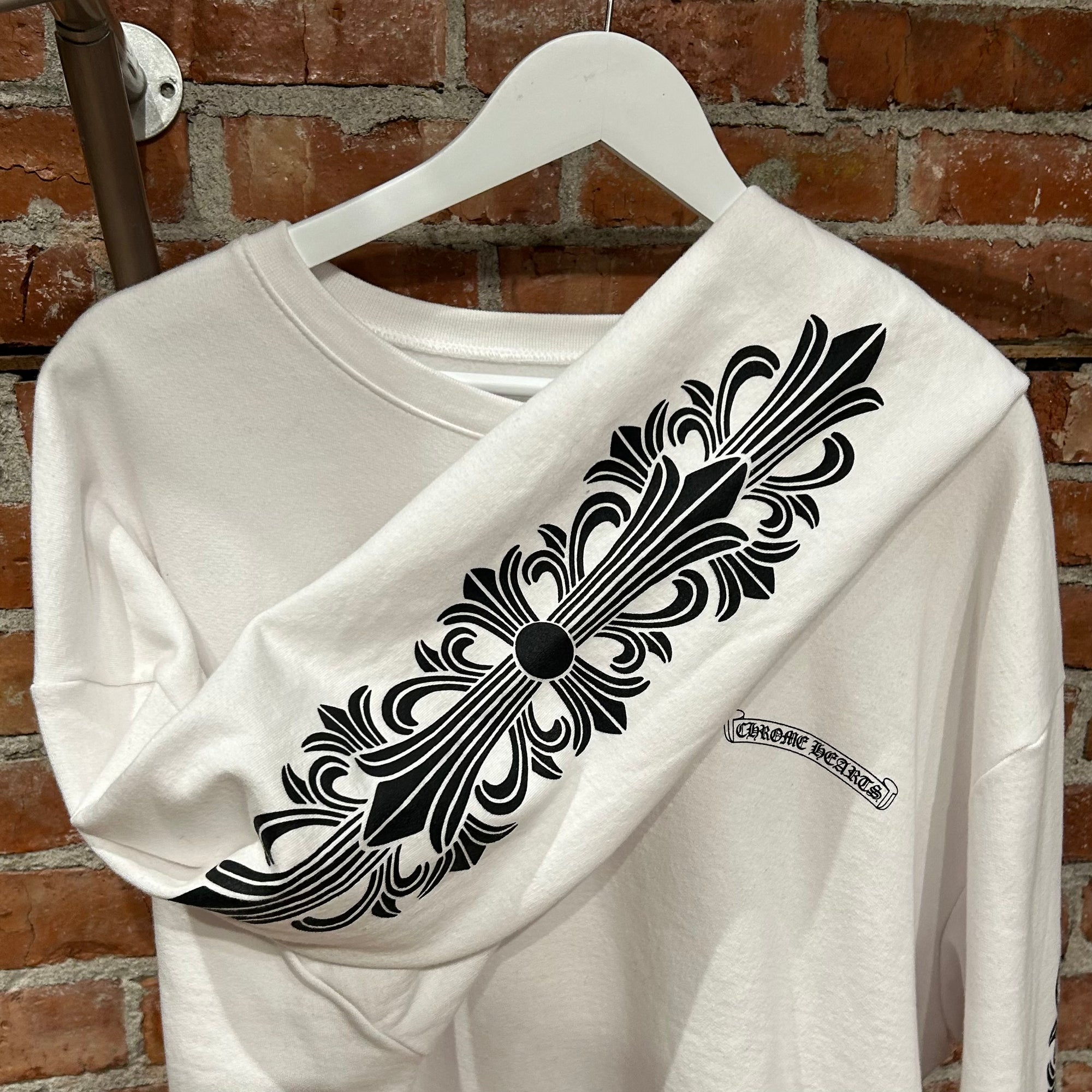 CHROME HEARTS EYE CHART DAGGER VINE CREWNECK ‘WHITE’