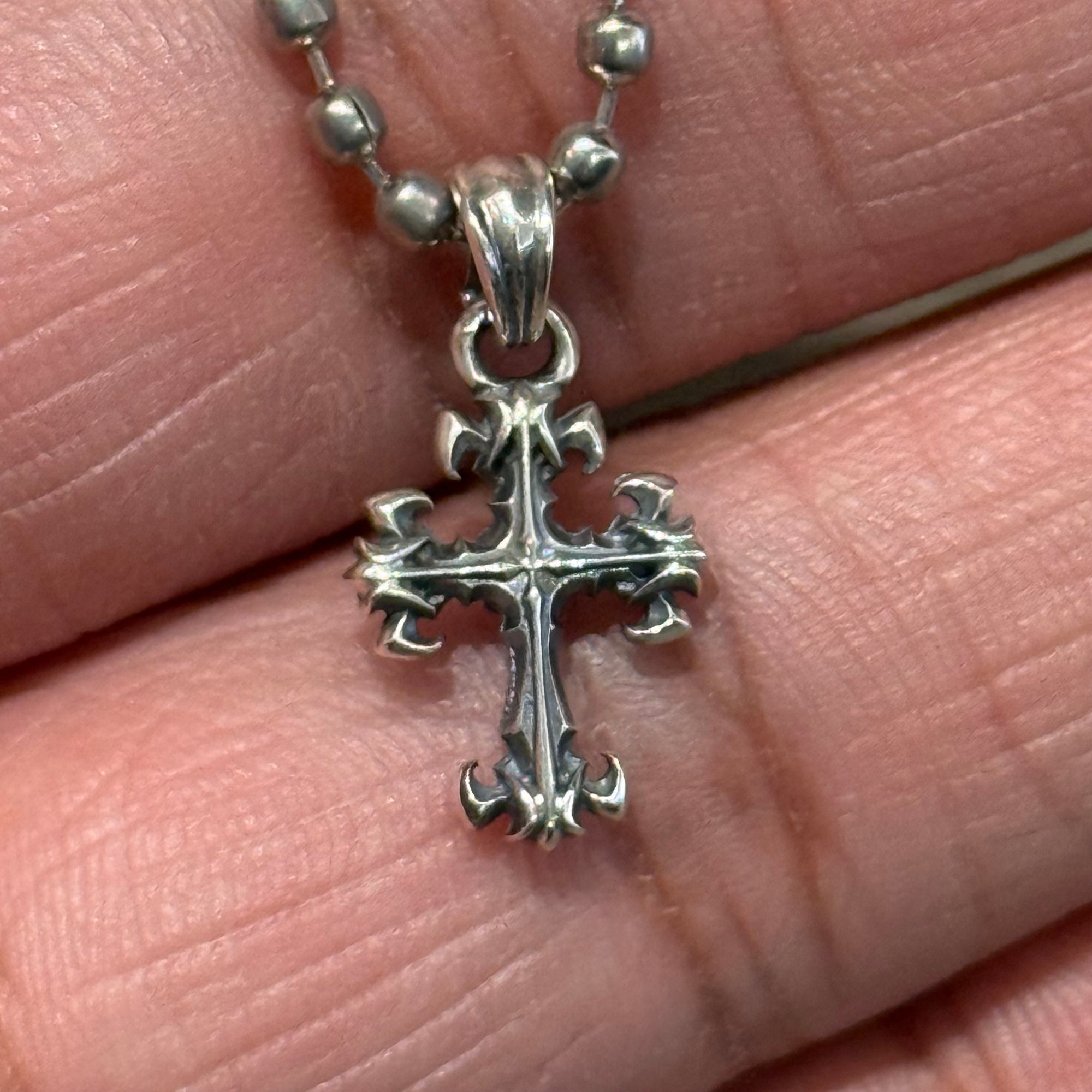 DEAL DESIGN GL CROSS XXS DIA NECKLACE ‘SILVER’