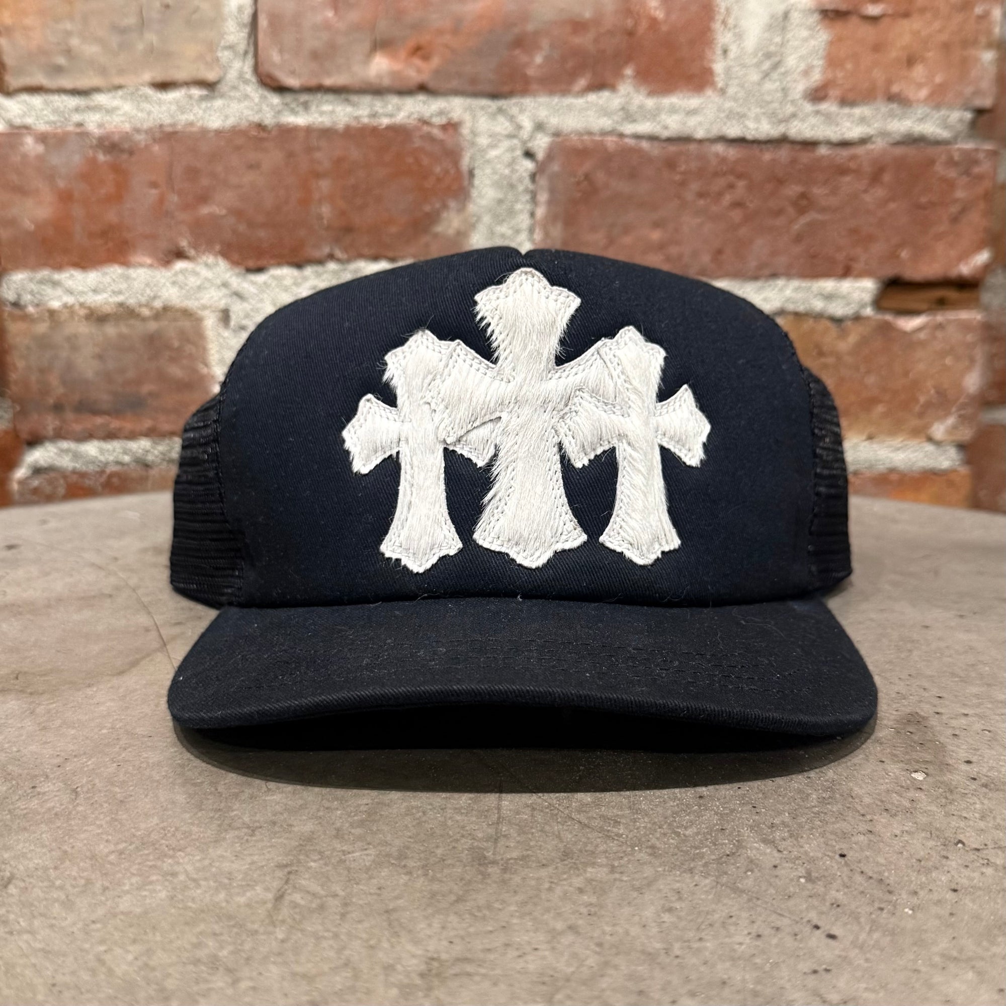CHROME HEARTS TRIPLE PONY HAIR CROSS PATCH TRUCKER ‘BLACK’