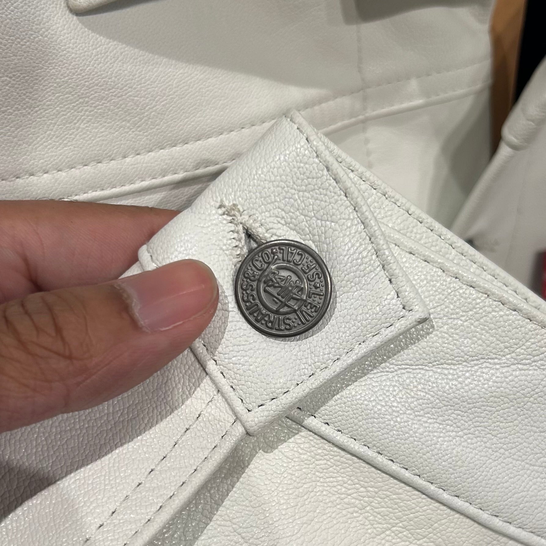 STUSSY X LEVI’S LEATHER TRUCKER JACKET ‘WHITE’