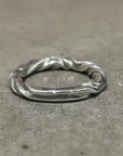 DEAL DESIGN REVERSE TWIST SCROLL RING 'SILVER'