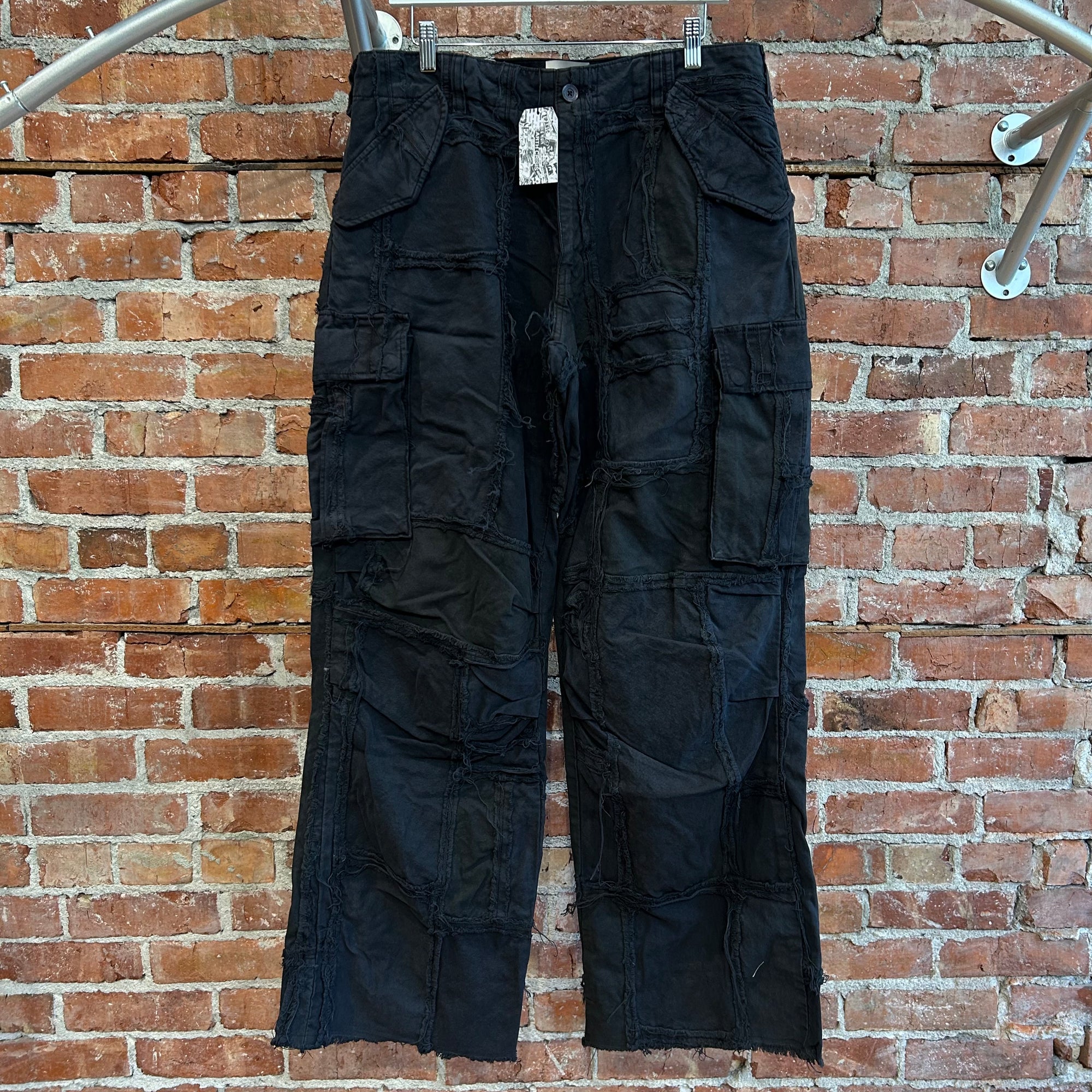 GALLERY DEPT. DISTRESSED PROGRAMMER CARGO PANTS ‘BLACK’