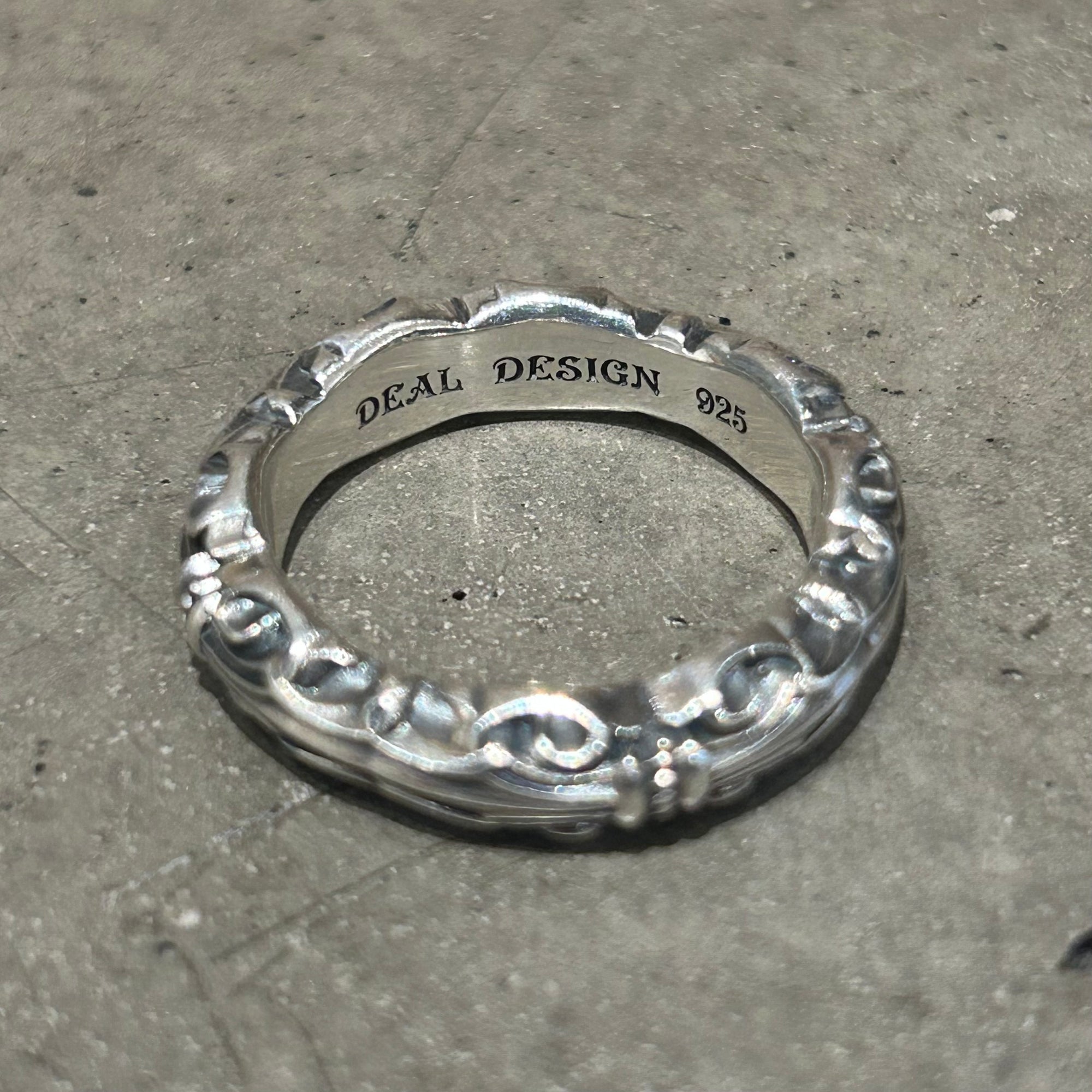 DEAL DESIGN SEAMLESS GATE RING 'SILVER'