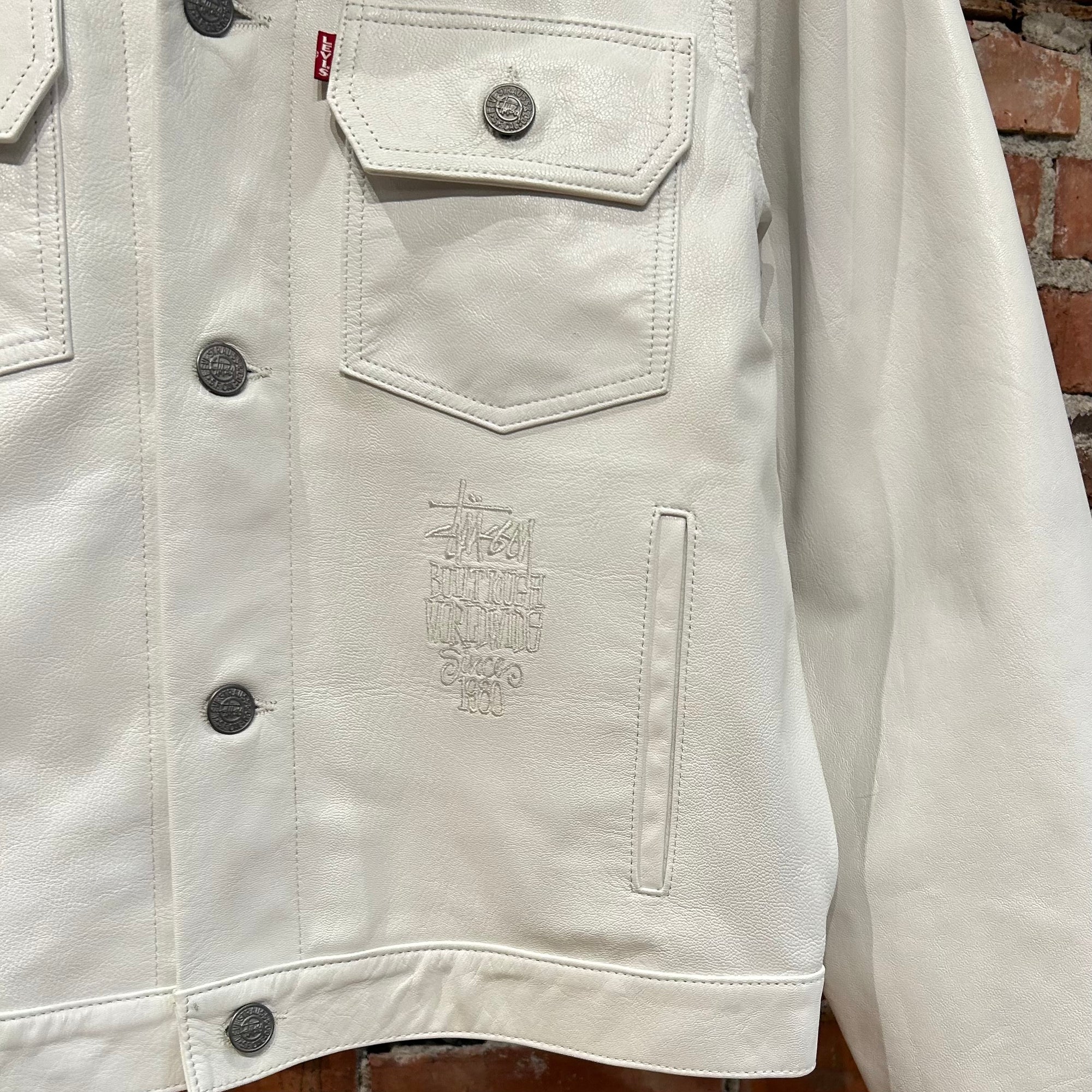 STUSSY X LEVI’S LEATHER TRUCKER JACKET ‘WHITE’