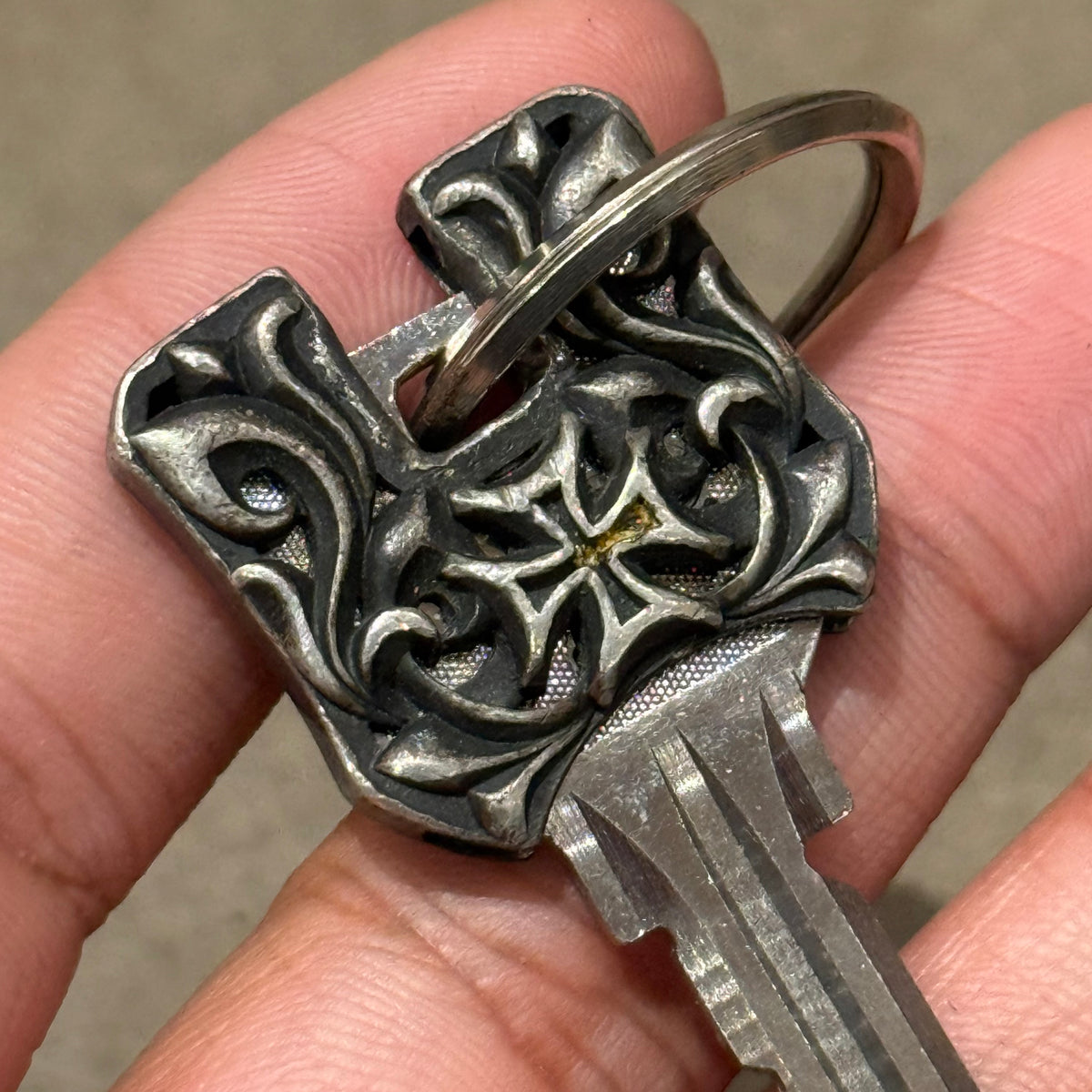 DEAL DESIGN KEY SHIELD KECHAIN ‘SILVER’