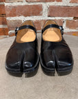 MAISON MARGIEALA MARY JANE LEATHER TABIS ‘BLACK’