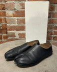 MAISON MARGIELA TABI FLATS ‘BLACK’