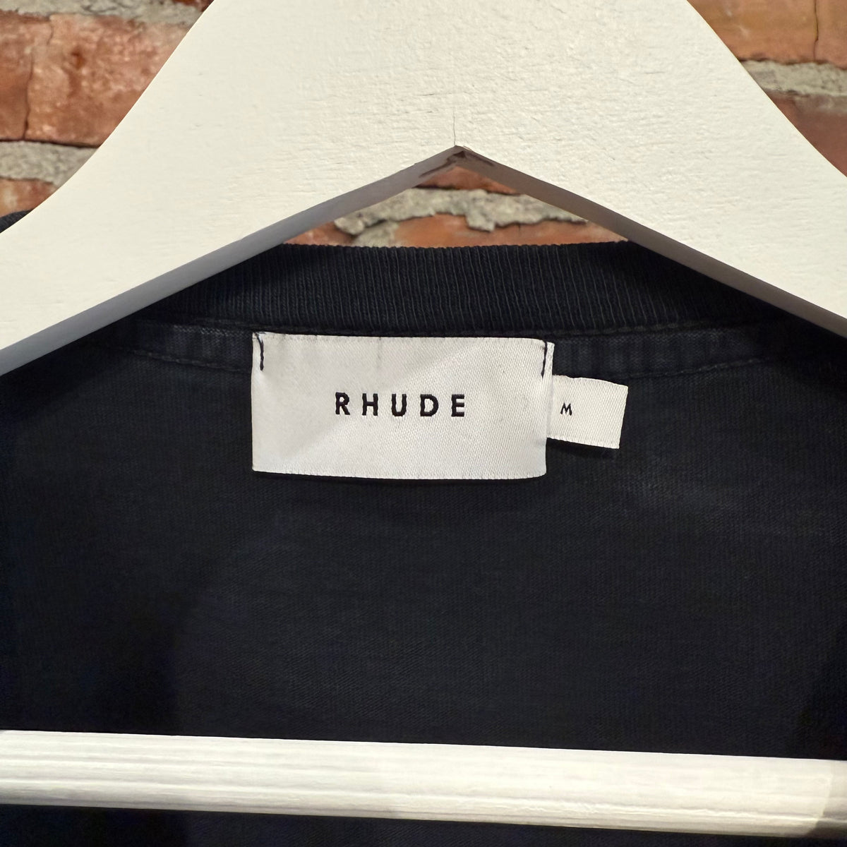 RHUDE BOXY SCRIPT TEE ‘BLACK’
