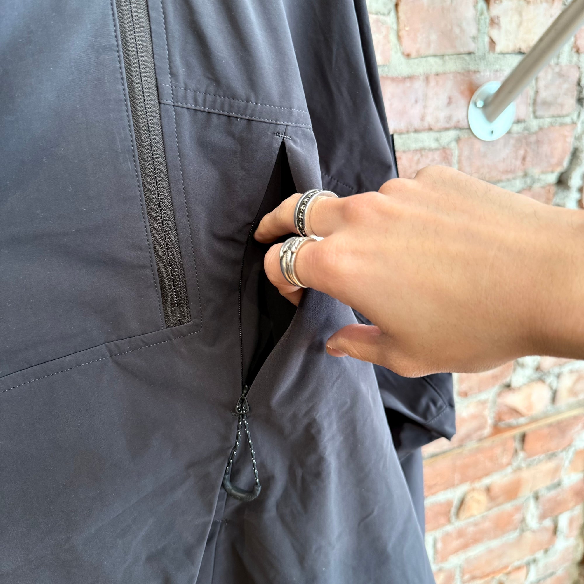 OAKLEY JAPAN GHOST ANORAK JACKET ‘CHARCOAL’