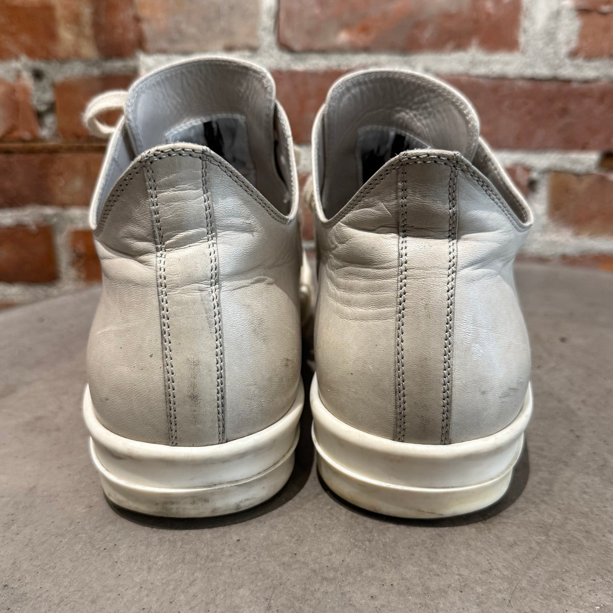 RICK OWENS MAINLINE LEATHER RAMONE LOW SNEAKERS ‘CREAM’