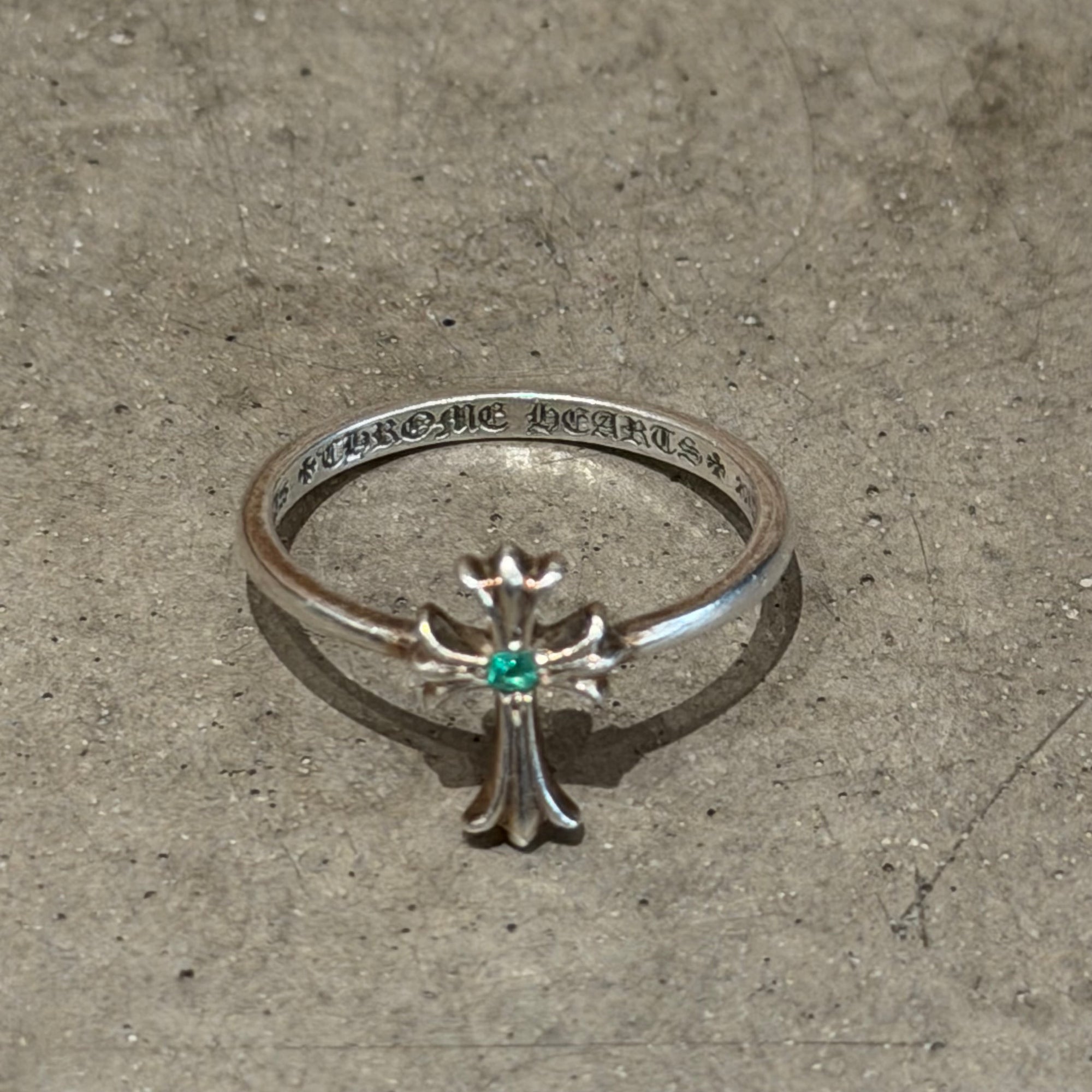 CHROME HEARTS EMERALD CROSS BUBBLEGUM RING 'SILVER'
