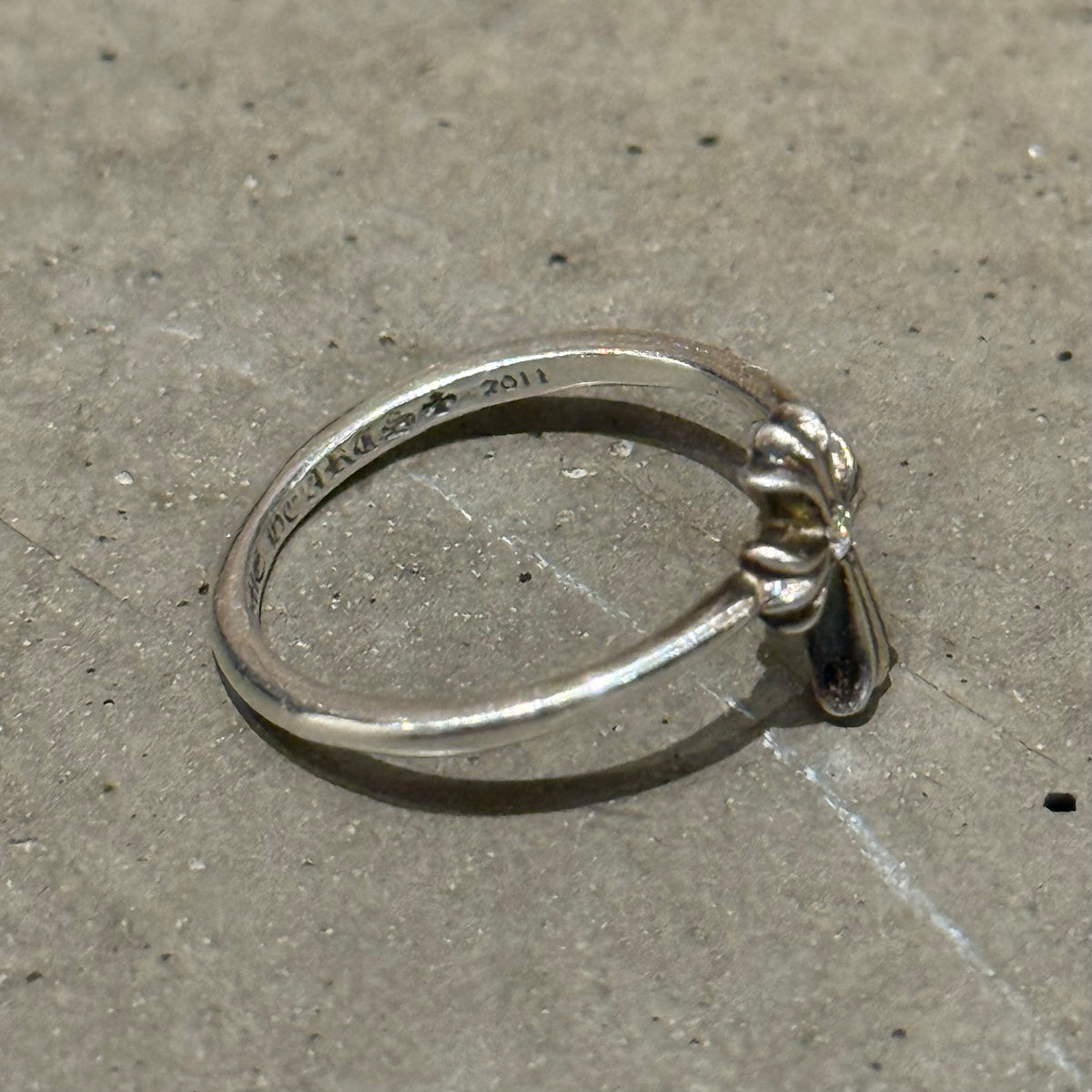 CHROME HEARTS DIAMOND CROSS BUBBLEGUM RING ‘SILVER’