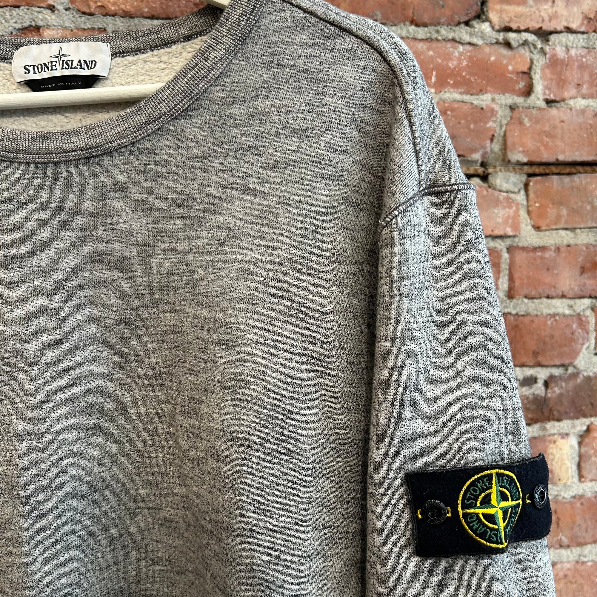 STONE ISLAND CLASSIC BADGE CREWNECK ‘GRAY’
