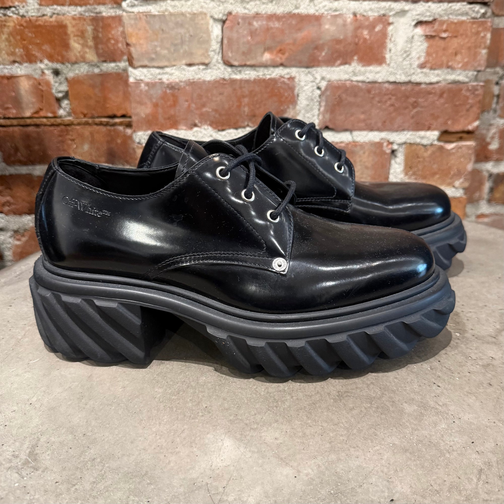 OFF-WHITE TRACTOR SOLE DERBIES ‘BLACK’