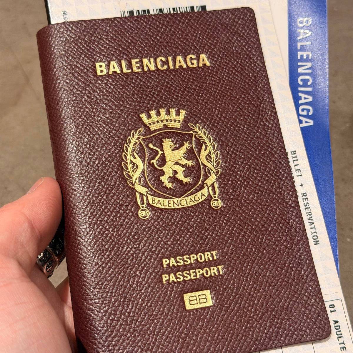 BALENCIAGA SS24 PASSPORT WALLET ‘MULTI’