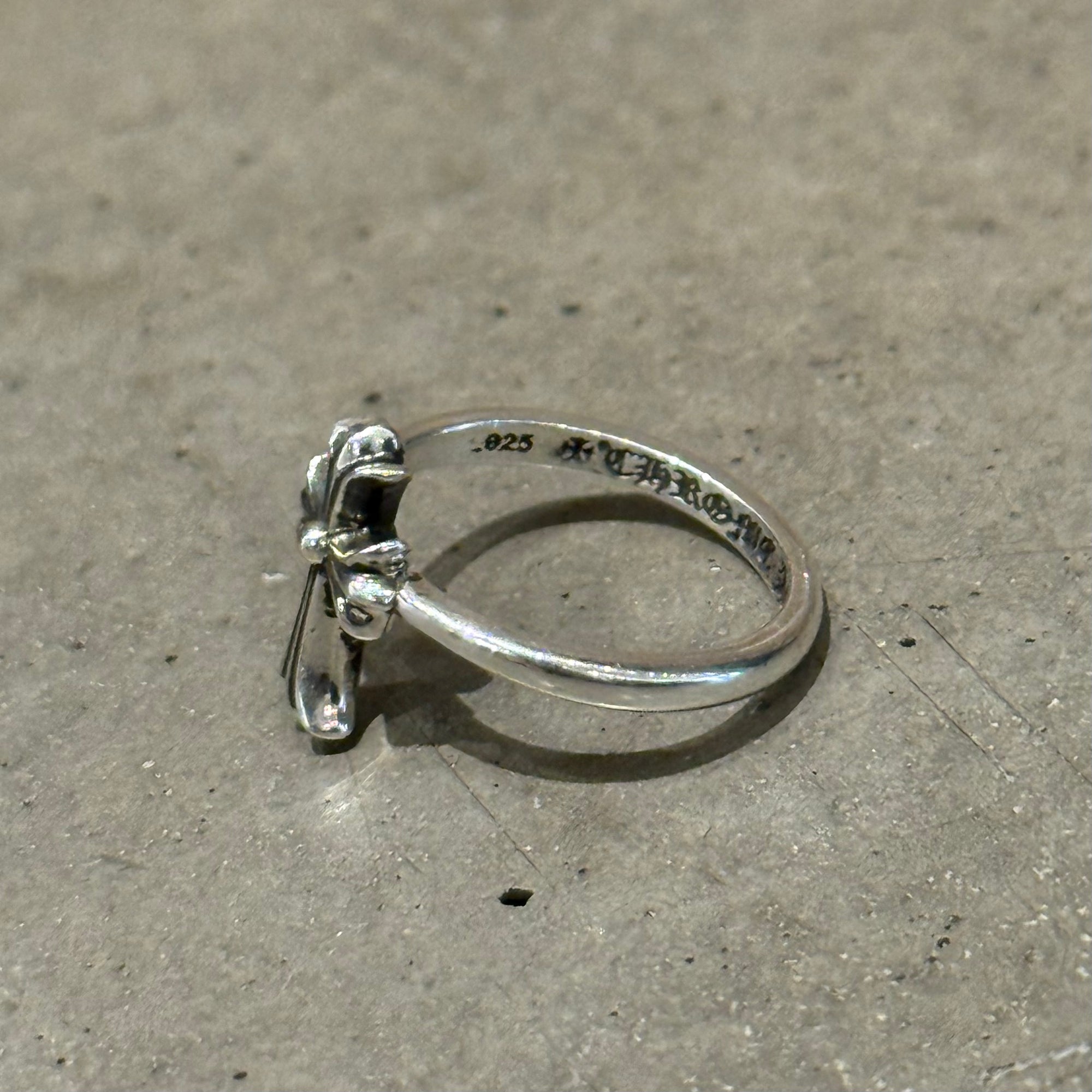 CHROME HEARTS CROSS BUBBLE GUM RING ‘SILVER’