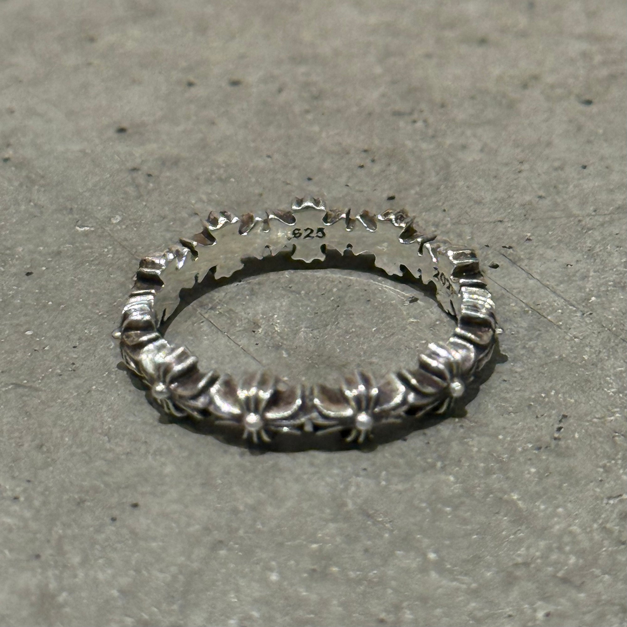 CHROME HEARTS TINY-E BAND RING ‘SILVER’