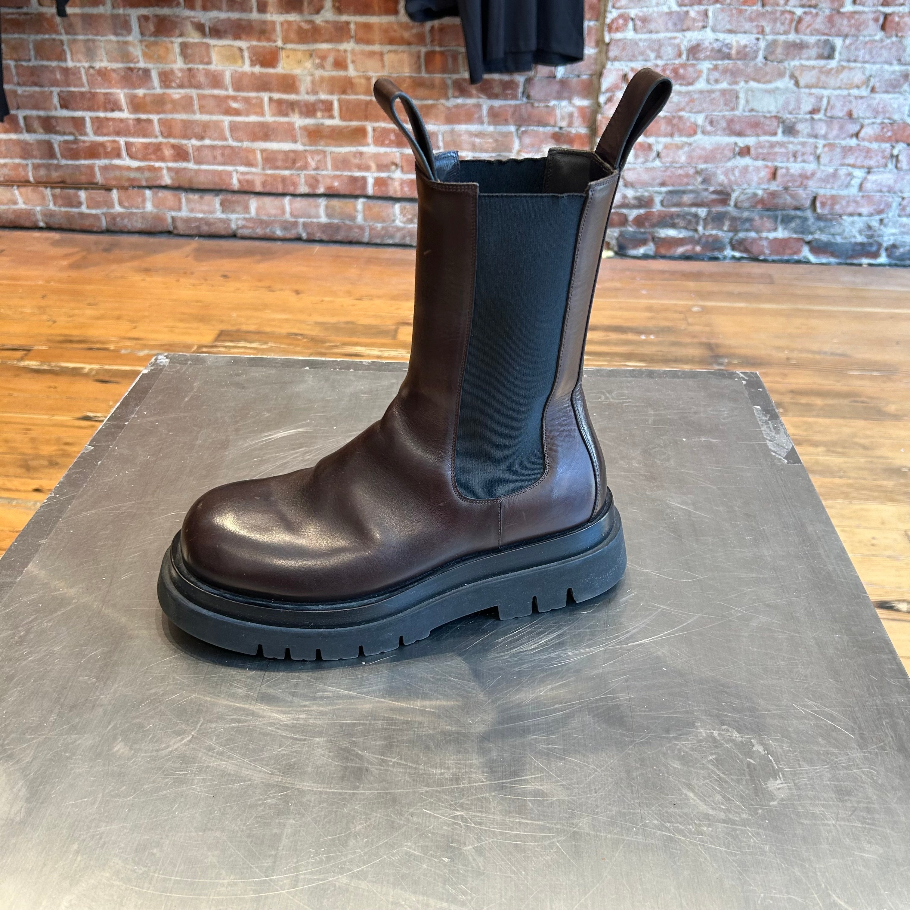 Bottega shops veneta chelsea boots sizing