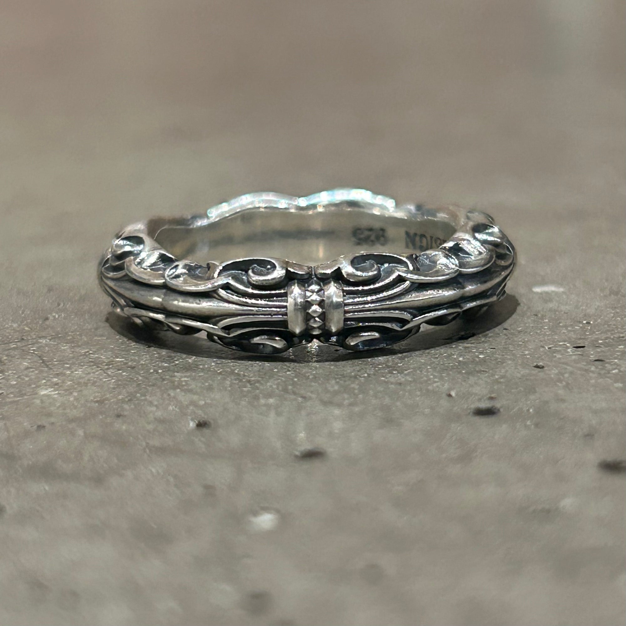 DEAL DESIGN SEAMLESS GATE RING 'SILVER'