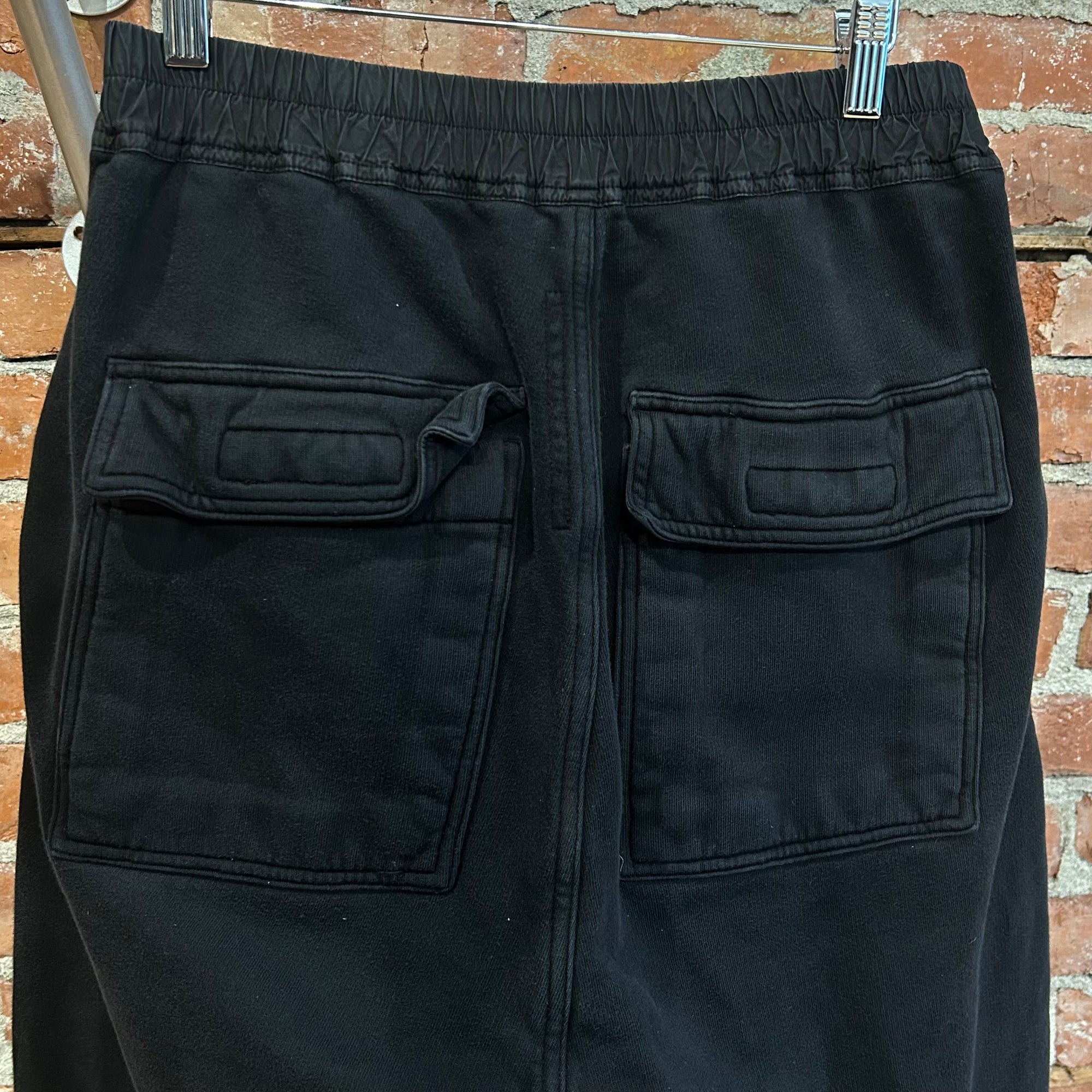 RICK OWENS DRKSDHW CROPPED SWEATPANTS ‘BLACK’