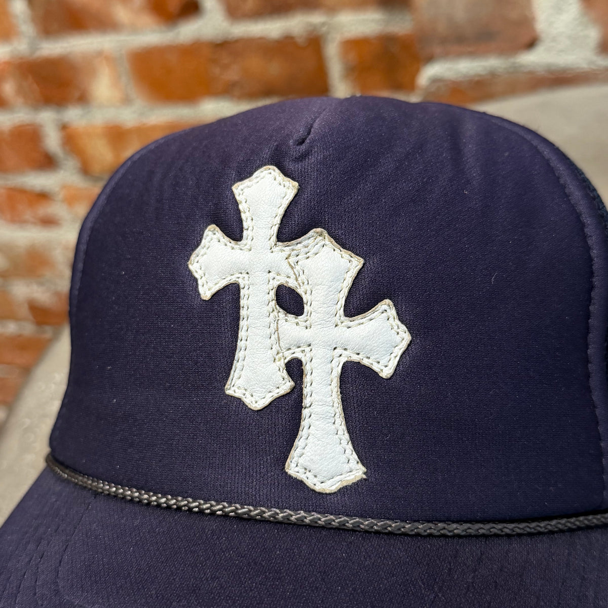CHROME HEARTS DOUBLE CROSS PATCH TRUCKER HAT ‘NAVY’