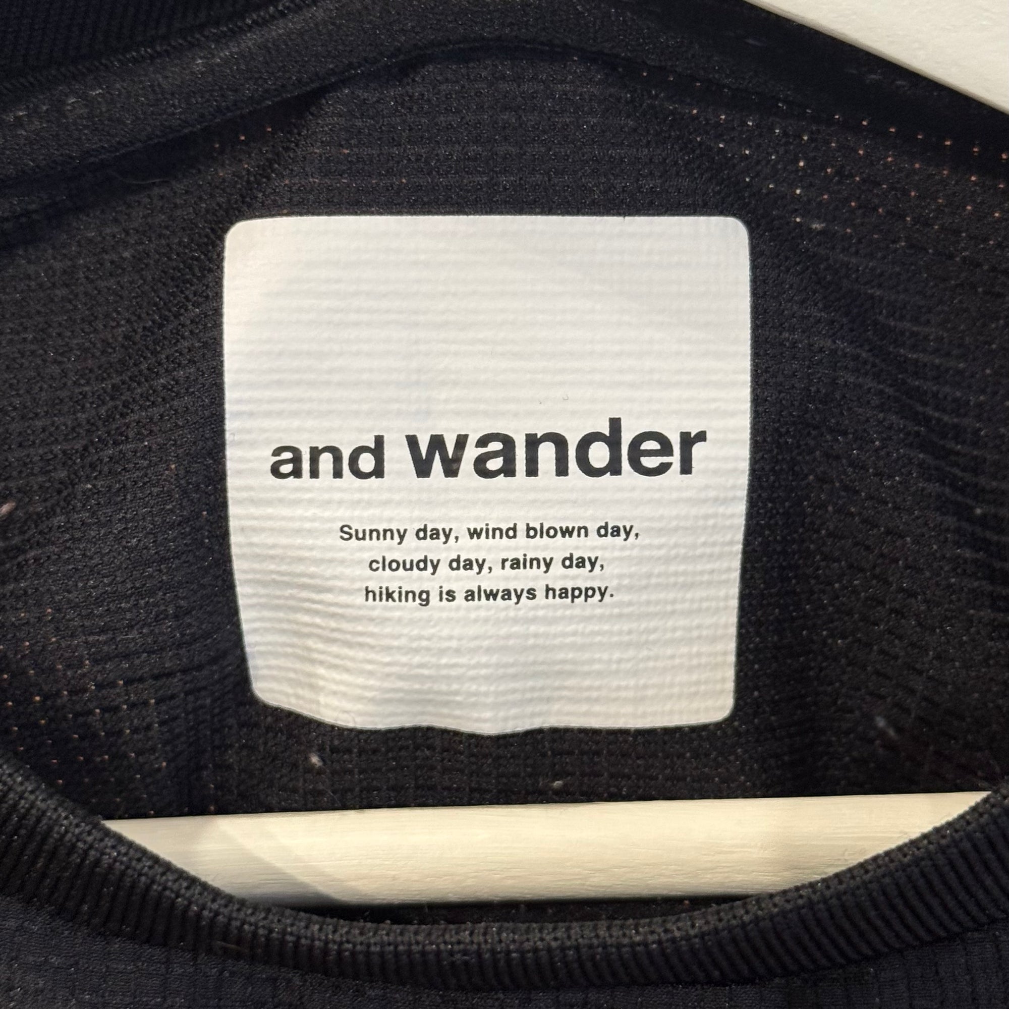 AND WANDER LIGHT POLYESTER PULLOVER ‘BLACK’