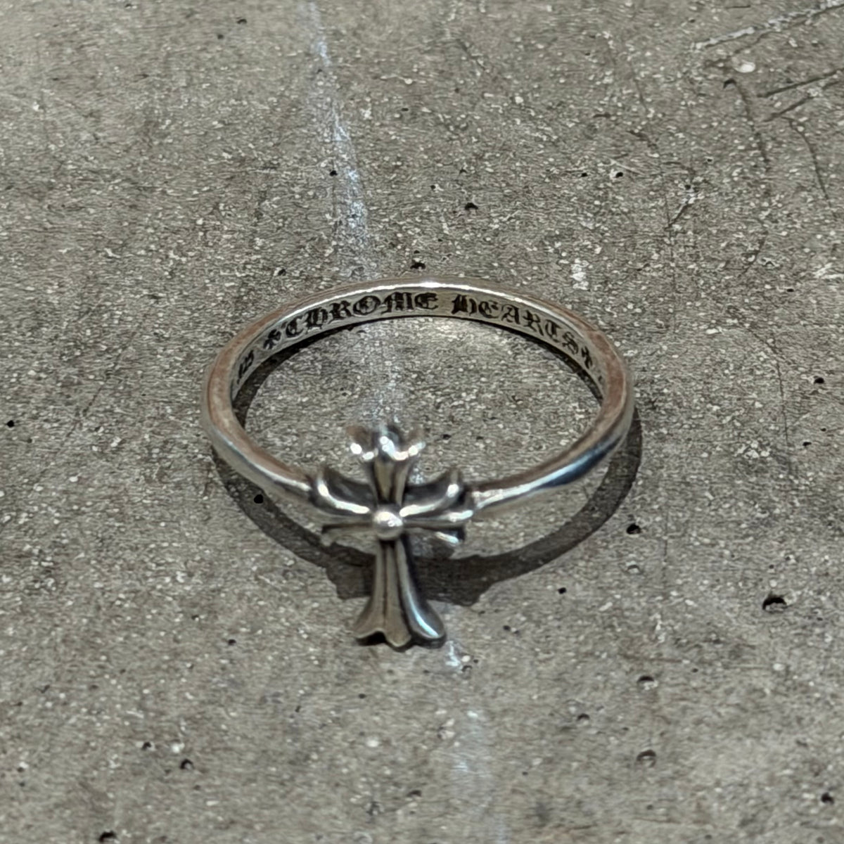 CHROME HEARTS CROSS BUBBLEGUM RING ‘SILVER’
