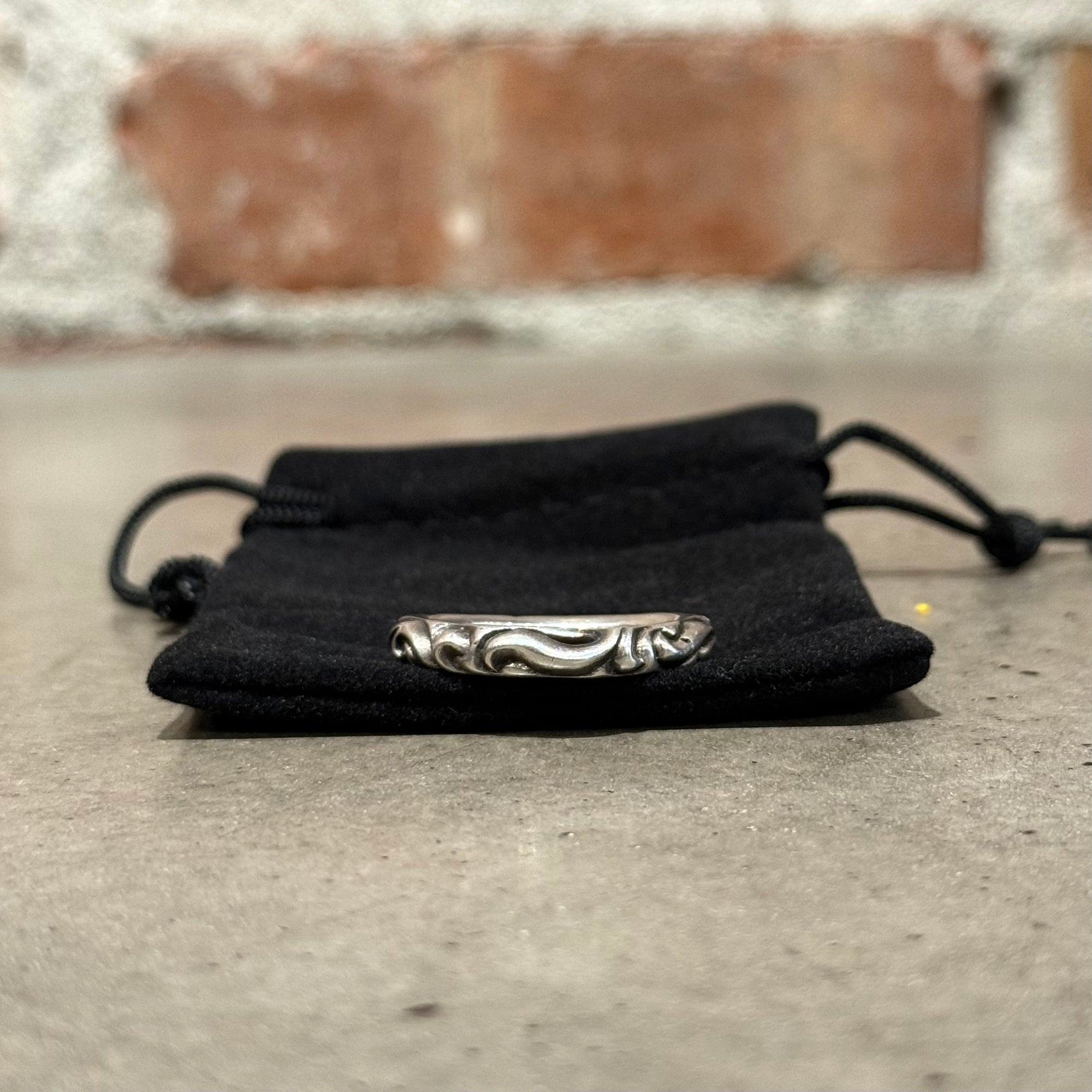 CHROME HEARTS SCROLL BAND RING ‘SILVER’