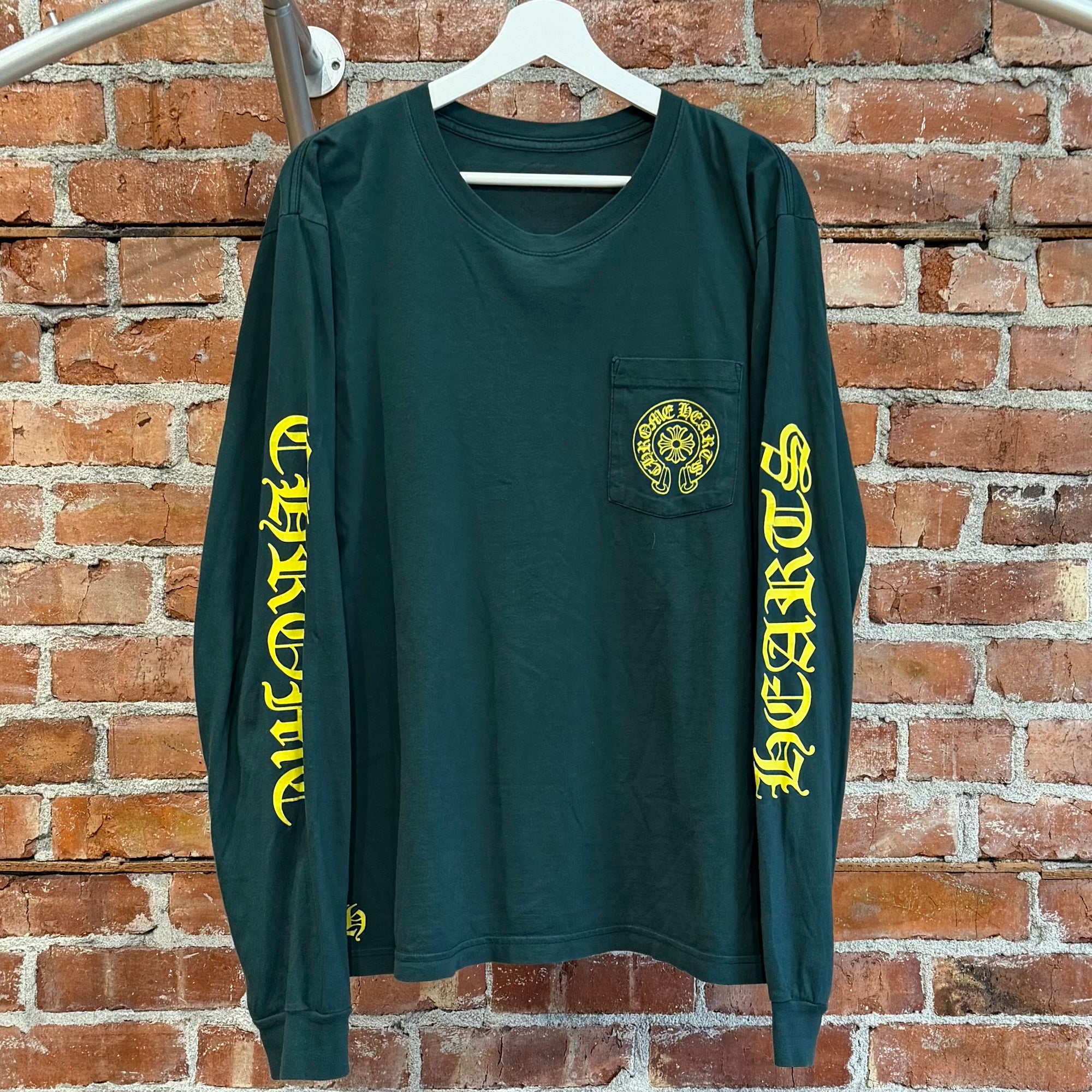 CHROME HEARTS HORSESHOE POCKET LONGSLEEVE ‘FOREST/NEON’