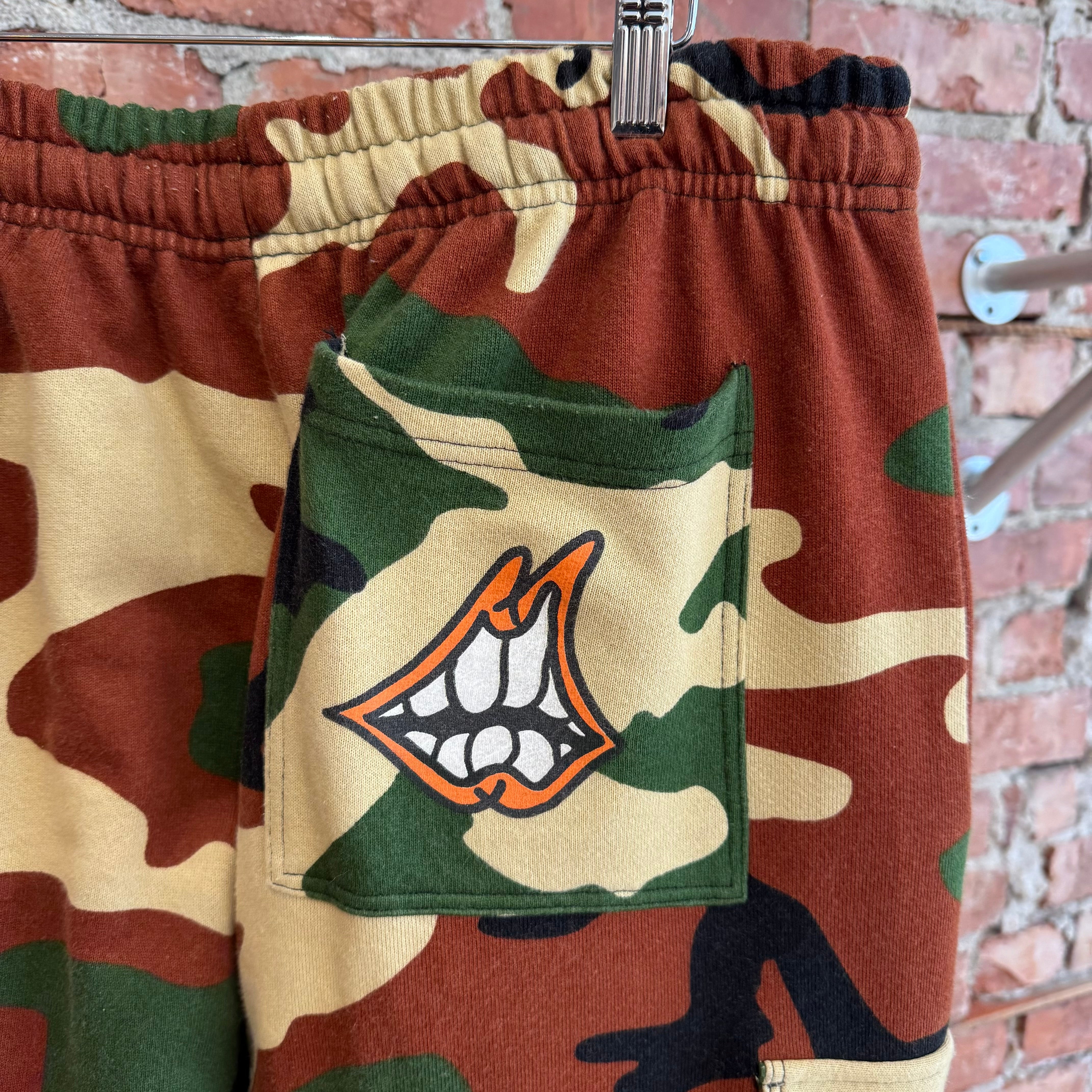 CHROME HEARTS MATTY BOY CARGO SWEATPANTS 'CAMO' – Sadō Room