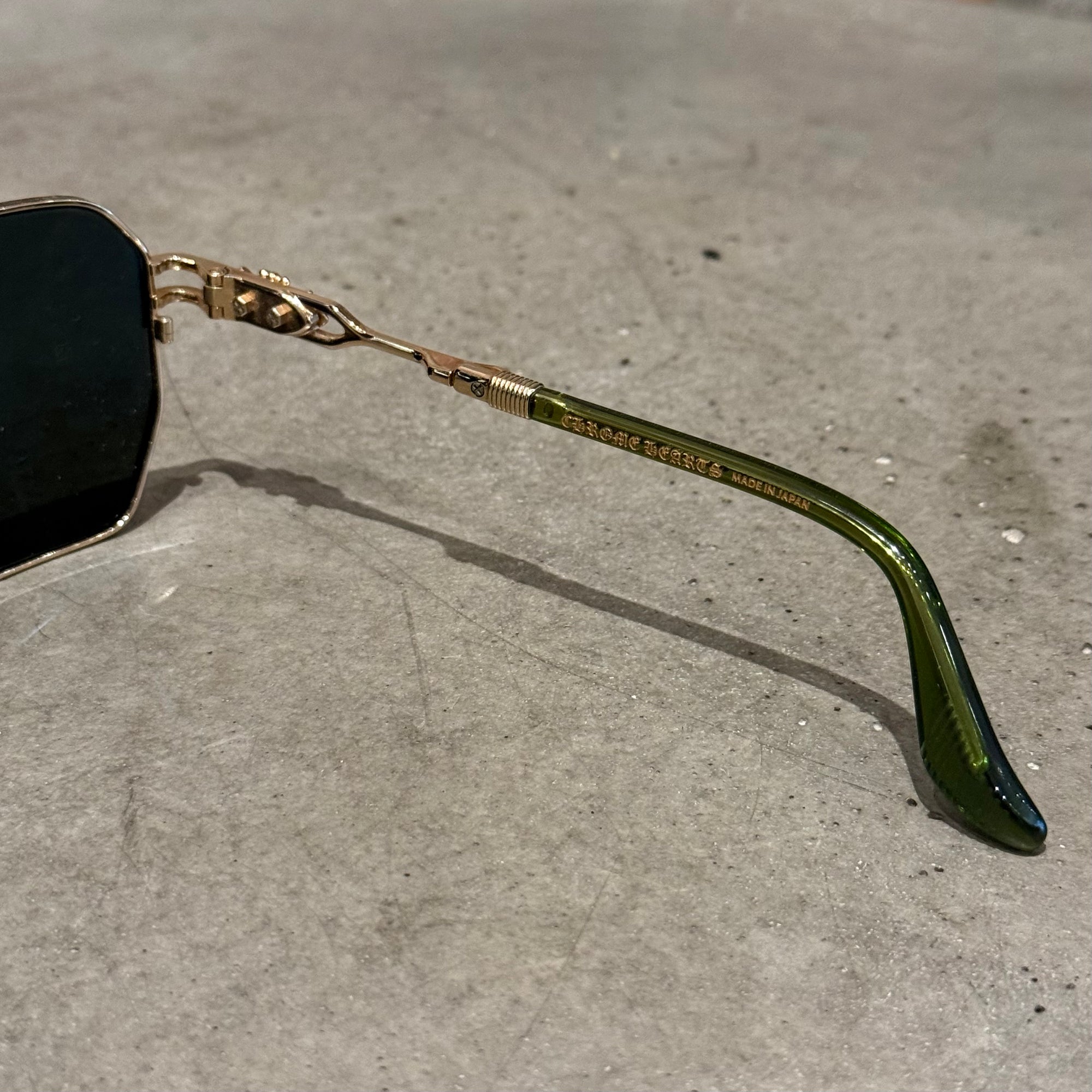 CHROME HEARTS RIPPING AVIATOR SUNGLASSES ‘GOLD’