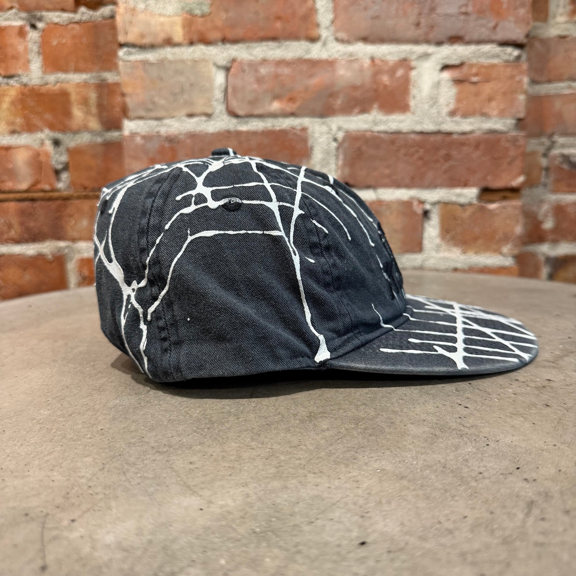 GALLERY DEPT. ART THAT KILLS PAINTER HAT ‘BLACK/WHITE’