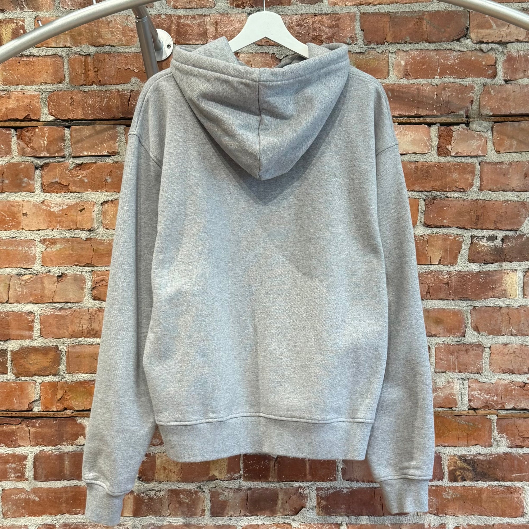 JACQUEMUS EMBROIDERED SCRIPT LOGO HOODIE ‘GREY’