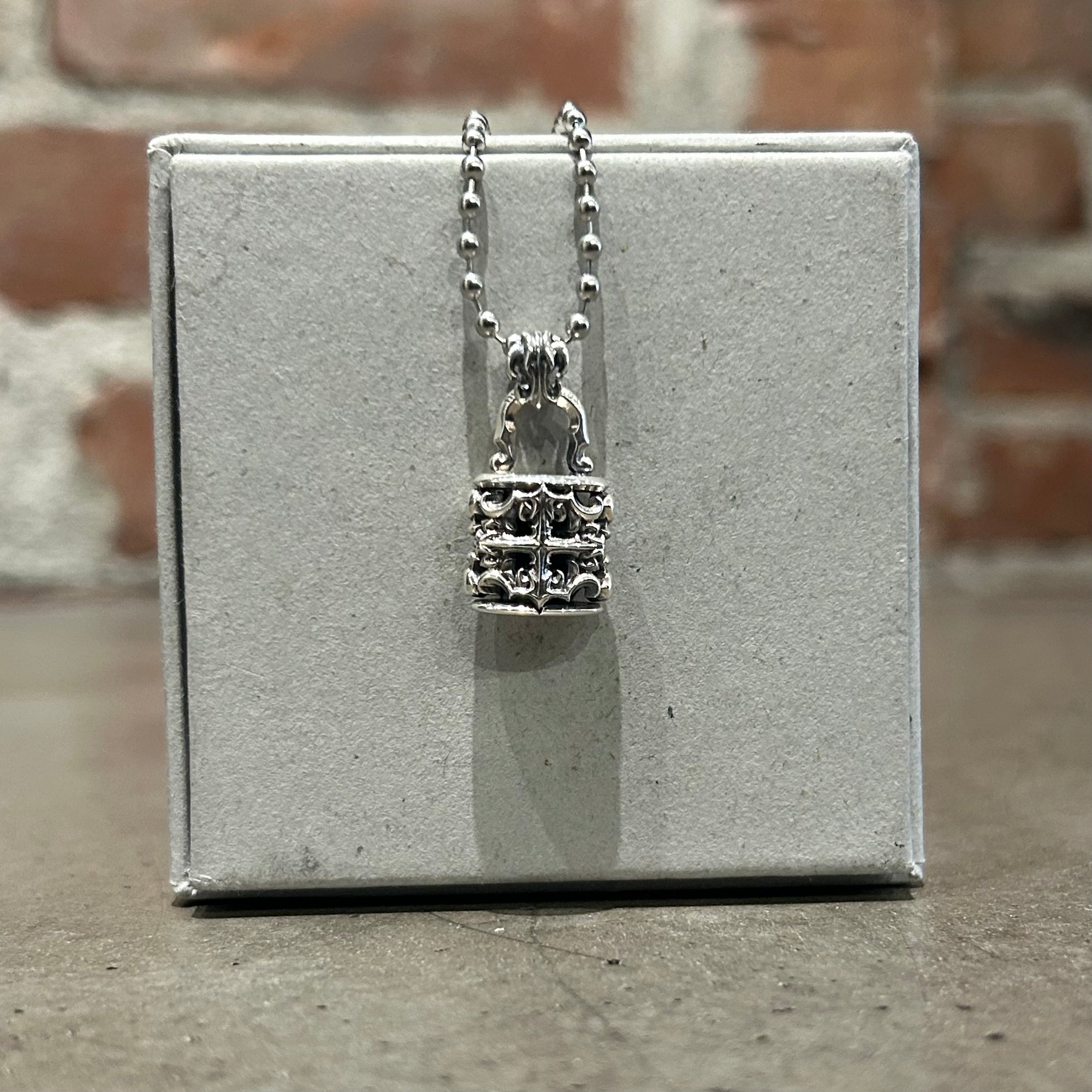 DEAL DESIGN PERSONA PADLOCK NECKLACE ‘SILVER’