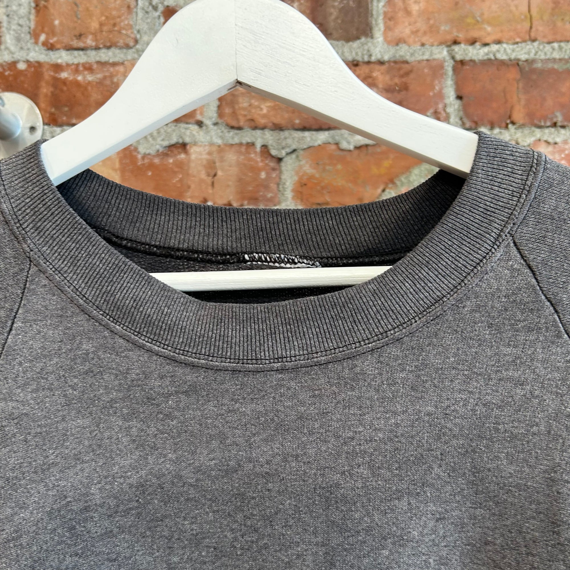 RUSSELL ATHETLIC 80S VINTAGE FADER CREWNECK ‘SUNFADED BLACK’