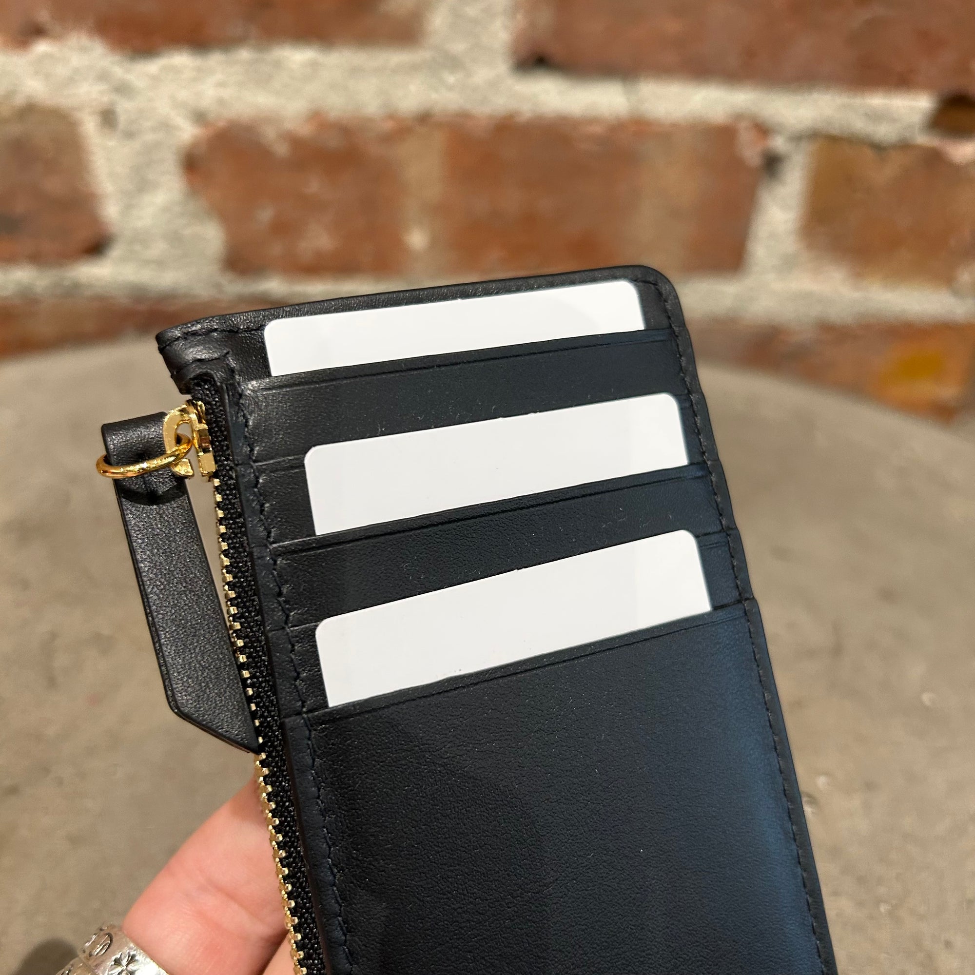 MAISON MARGIELA FOUR STITCH ZIP CARD HOLDER ‘BLACK’
